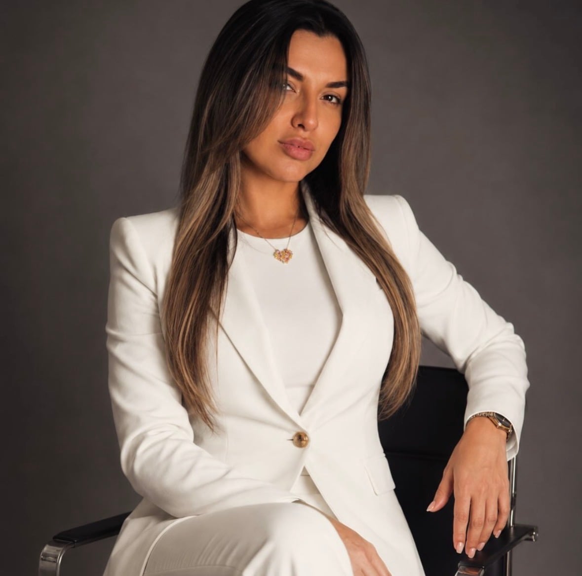 Priscila Robles sigue celebrando el ser oficialmente agente FIFA.