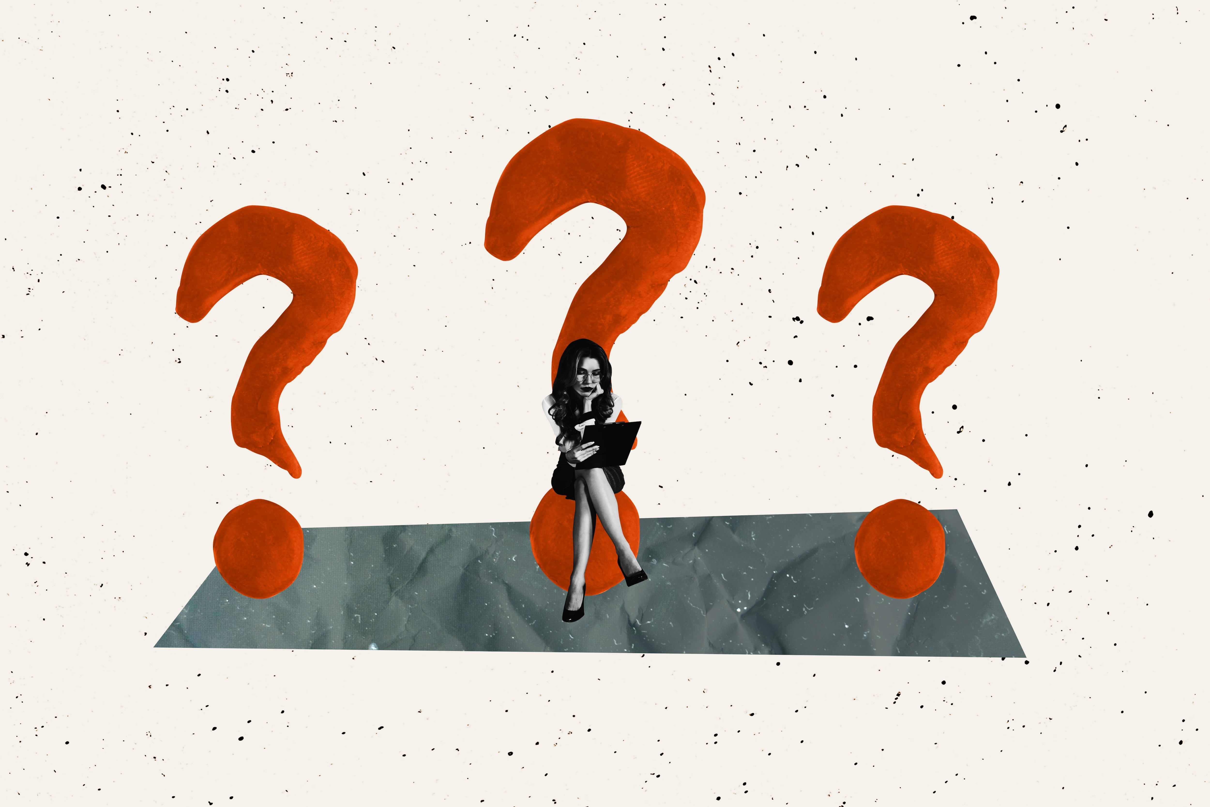 Una mujer sentada sobre signos de interrogación.