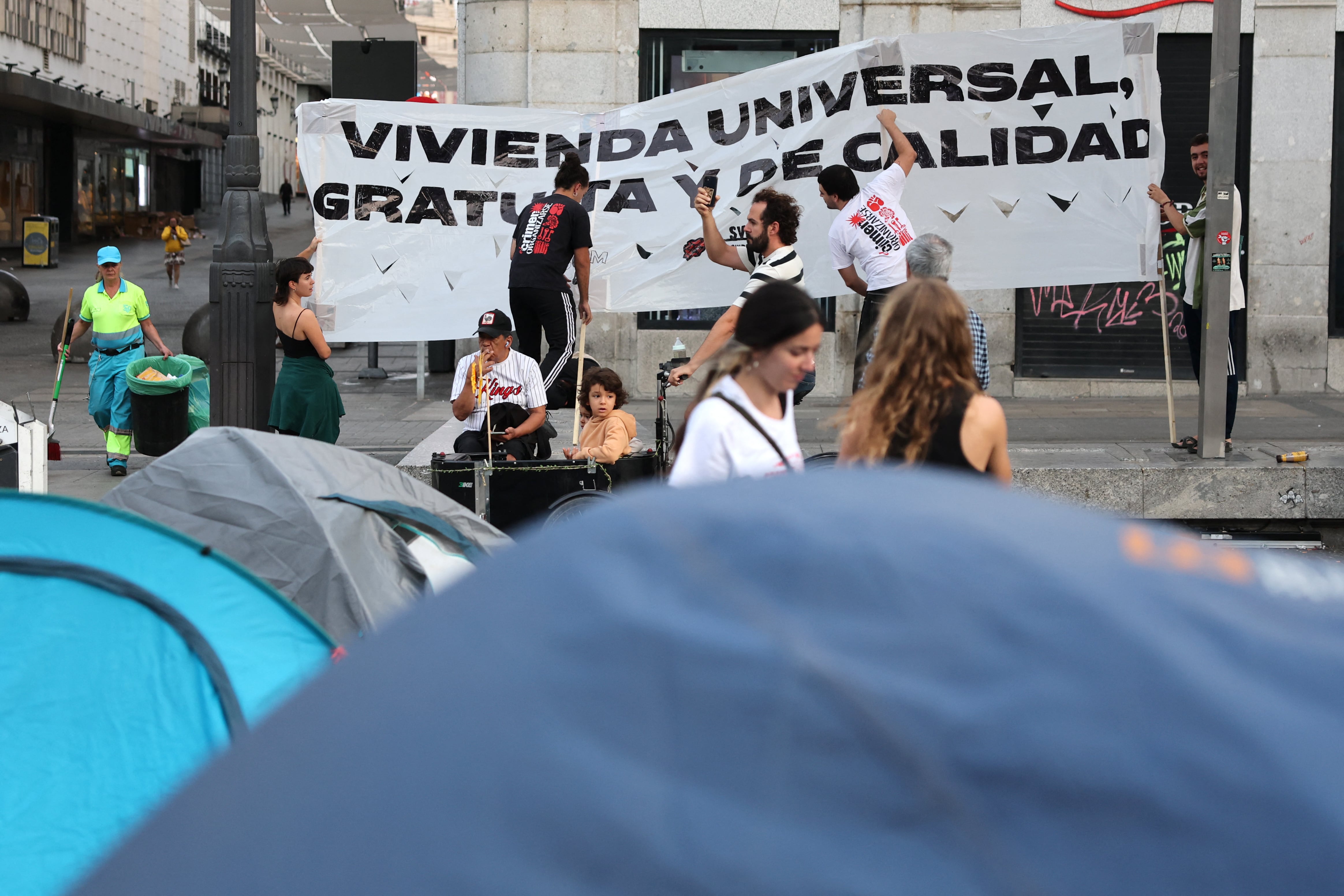 Cientos de personas protestan en Madrid y piden que la vivienda sea un derecho.