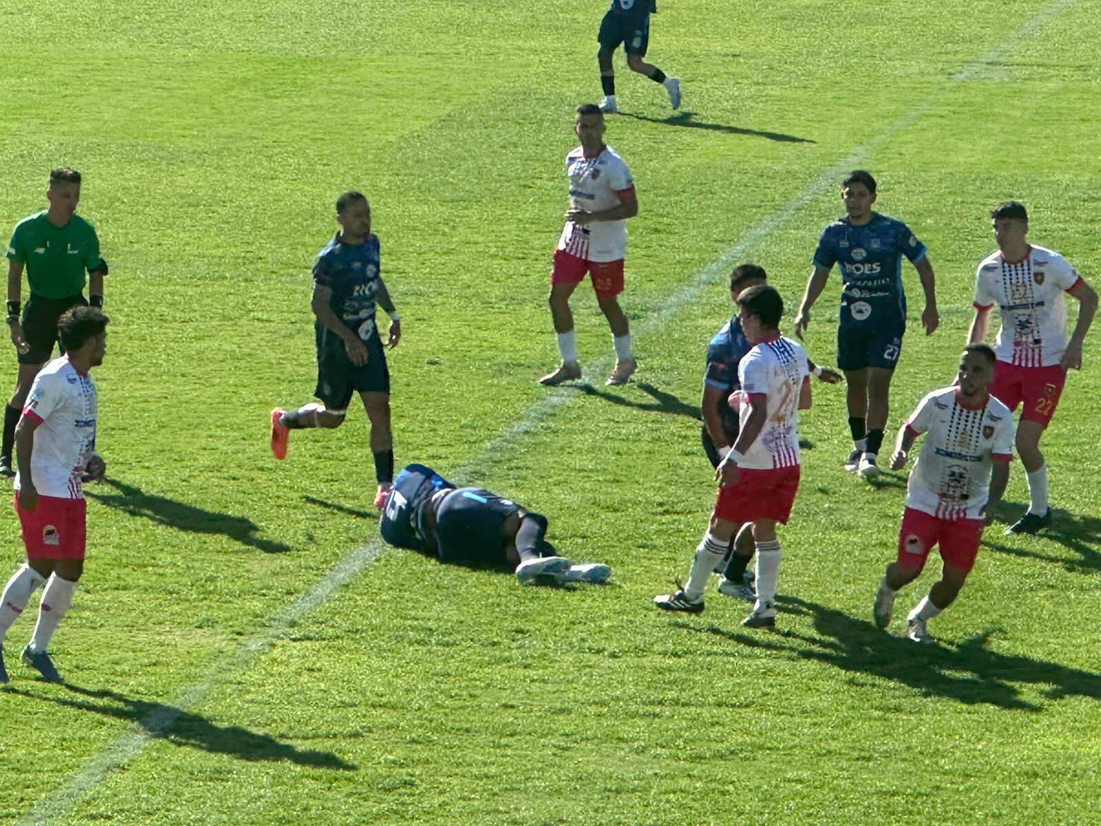 Pelea entre Aguias FC y Rosario de Narnajo, final Linafa
Crist5ian Lagos estuvo en medio del zafarrancho de la final de Linafa
11 de enero del 2025
Cortesía: Junior Ajún,. Desde La Banca