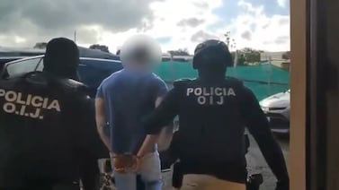 Detienen a hombre de 27 años sospechoso de amenazar a la presidenta Laura Fernández