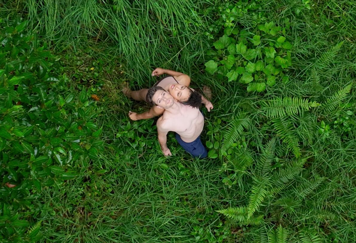 Costa Rica fue elegida para un capítulo de la serie 'Raw' del Circo del Sol que explora el talento y la naturaleza en estado natural. Los artistas son Zoe Schubert y Marceau Bidal.