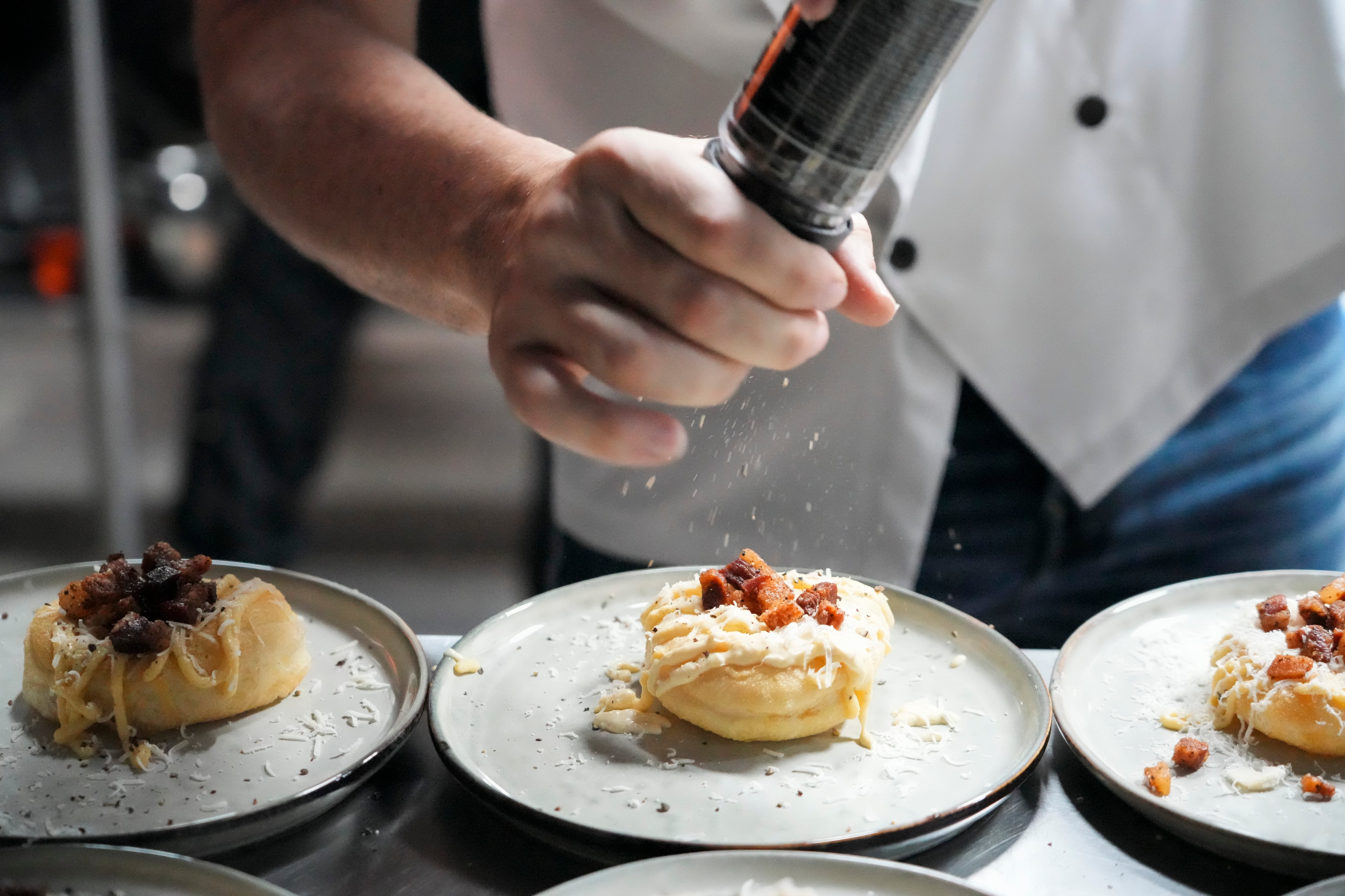 04/02/2025. Evento con el Chef Daniele Gagliotta, campeón mundial de pizzas 2024. En el Restaurante Antica del Chef Ivan Sala. Hotel Luisiana, Santa Ana. Fotgorafía: Lilly Arce.