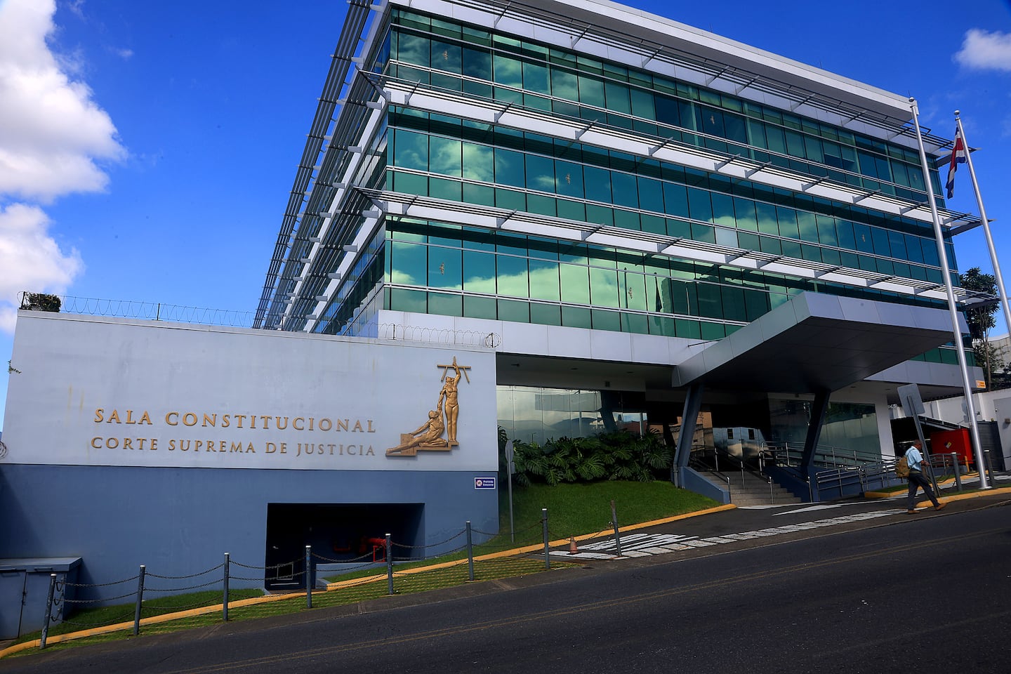 Sala Constitucional condena a Hacienda y ordena girar a universidades el 2% de aumento del FEES de 2025