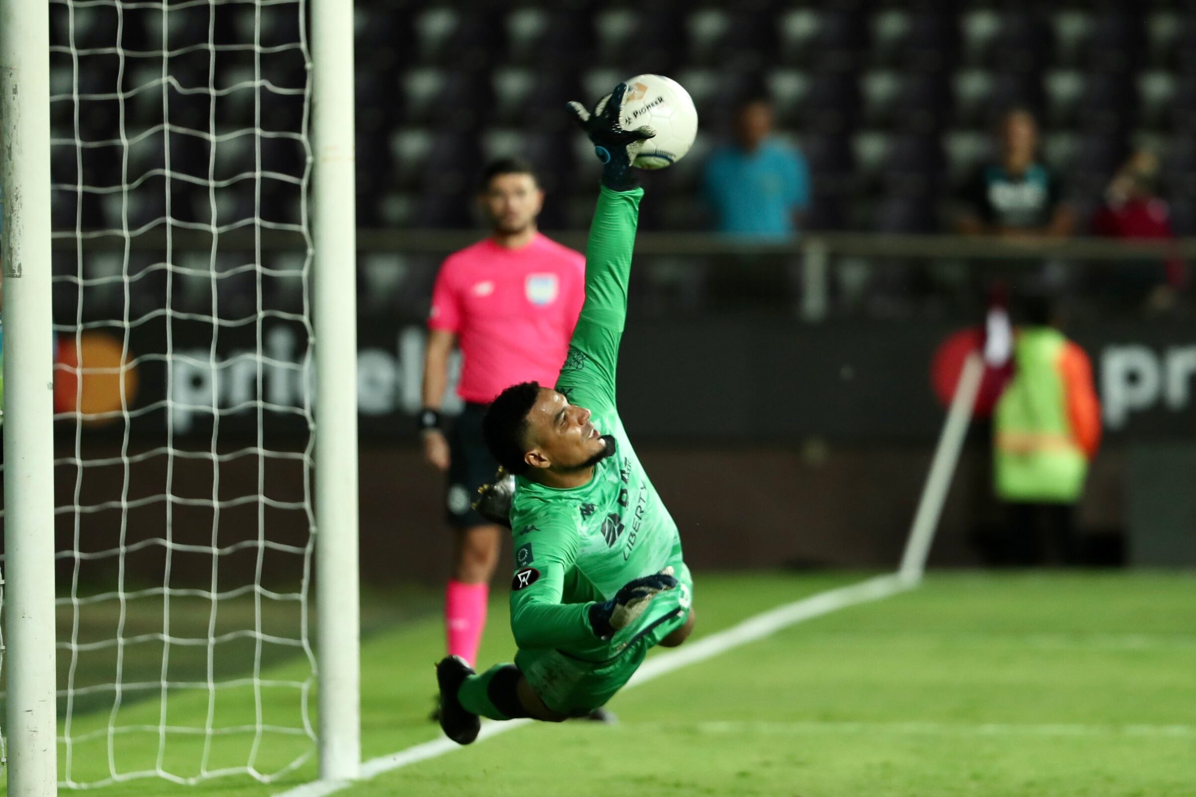Esteban Alvarado, fue una definición contra Heredia, con esa parada ayudo a Saprissa a seguir en el torneo de copa vivo.