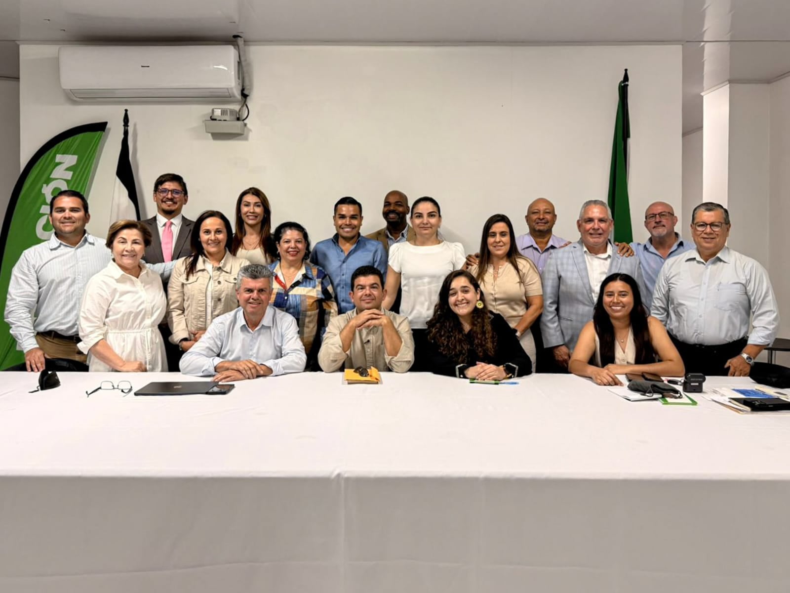 Los diputados electos del Partido Liberación Nacional se reunieron con el excandidato presidencial Álvaro Ramos el 4 de febrero de 2026.