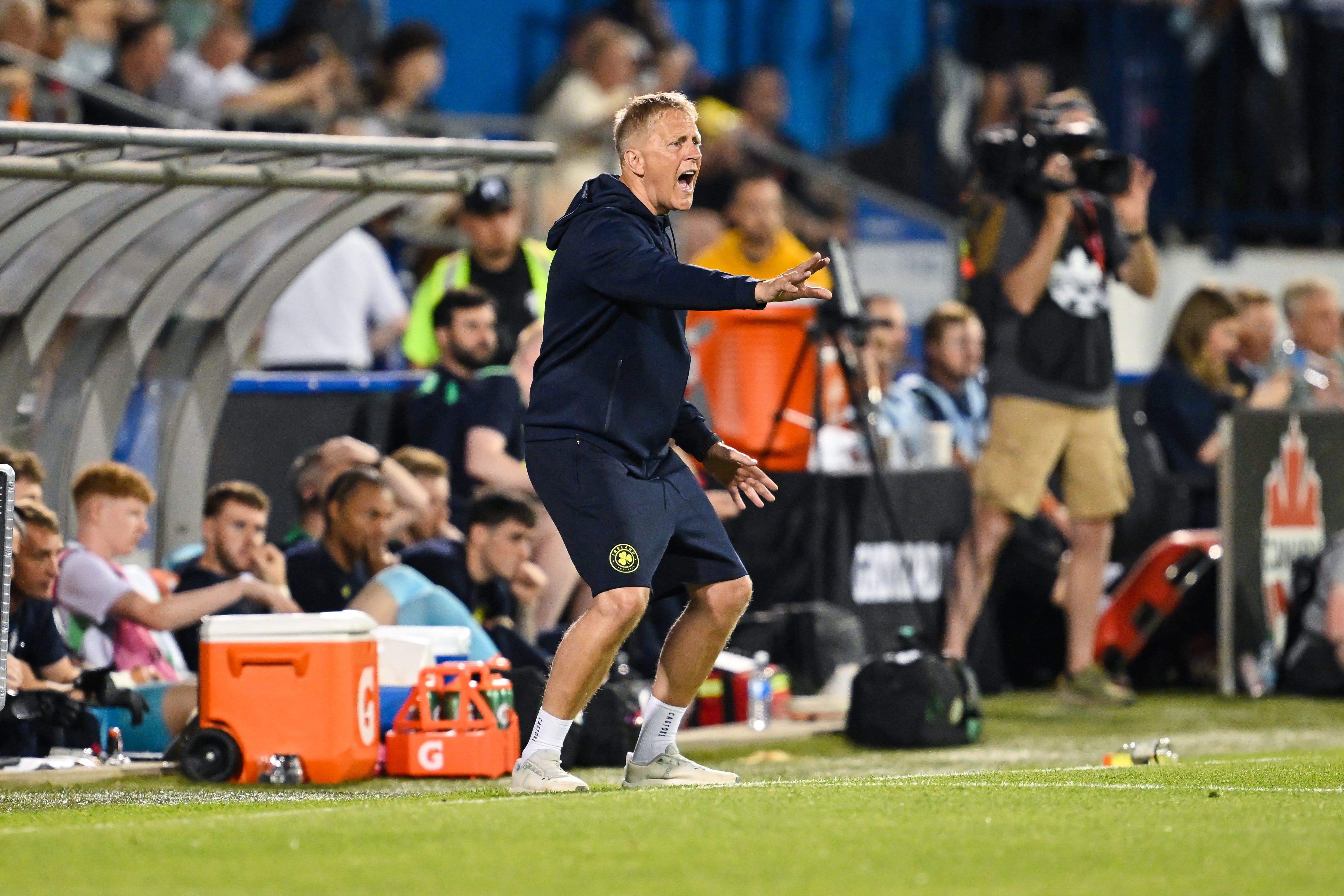 El entrenador de la Selección de Irlanda, Heimir Hallgrimsson, aquí en un partido amistoso ante Canadá de junio pasado. El DT provocó un revuelo antes de los partidos contra Israel.