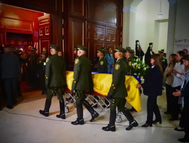 Así fue la entrada del cuerpo de Miguel Uribe.