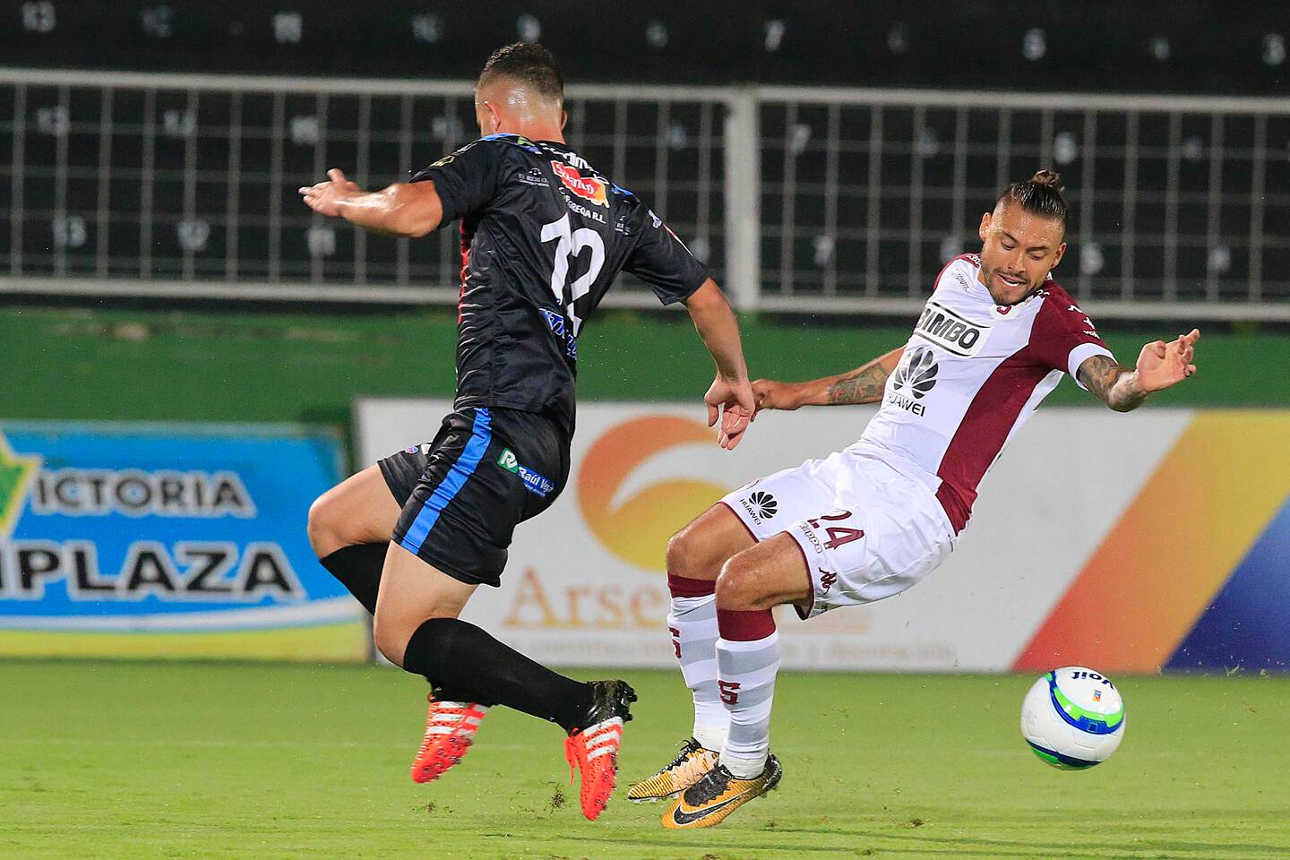 02/11/2017 Estadio Alejandro Morera Soto, Alajuela. El Municipal Grecia, dirigido por Walter Centeno, recibió al Deportivo Saprissa, dirigido por Carlos Watson, en juego de la Jornada 18 del Torneo de Apertura 2017. Foto: Rafael Pacheco