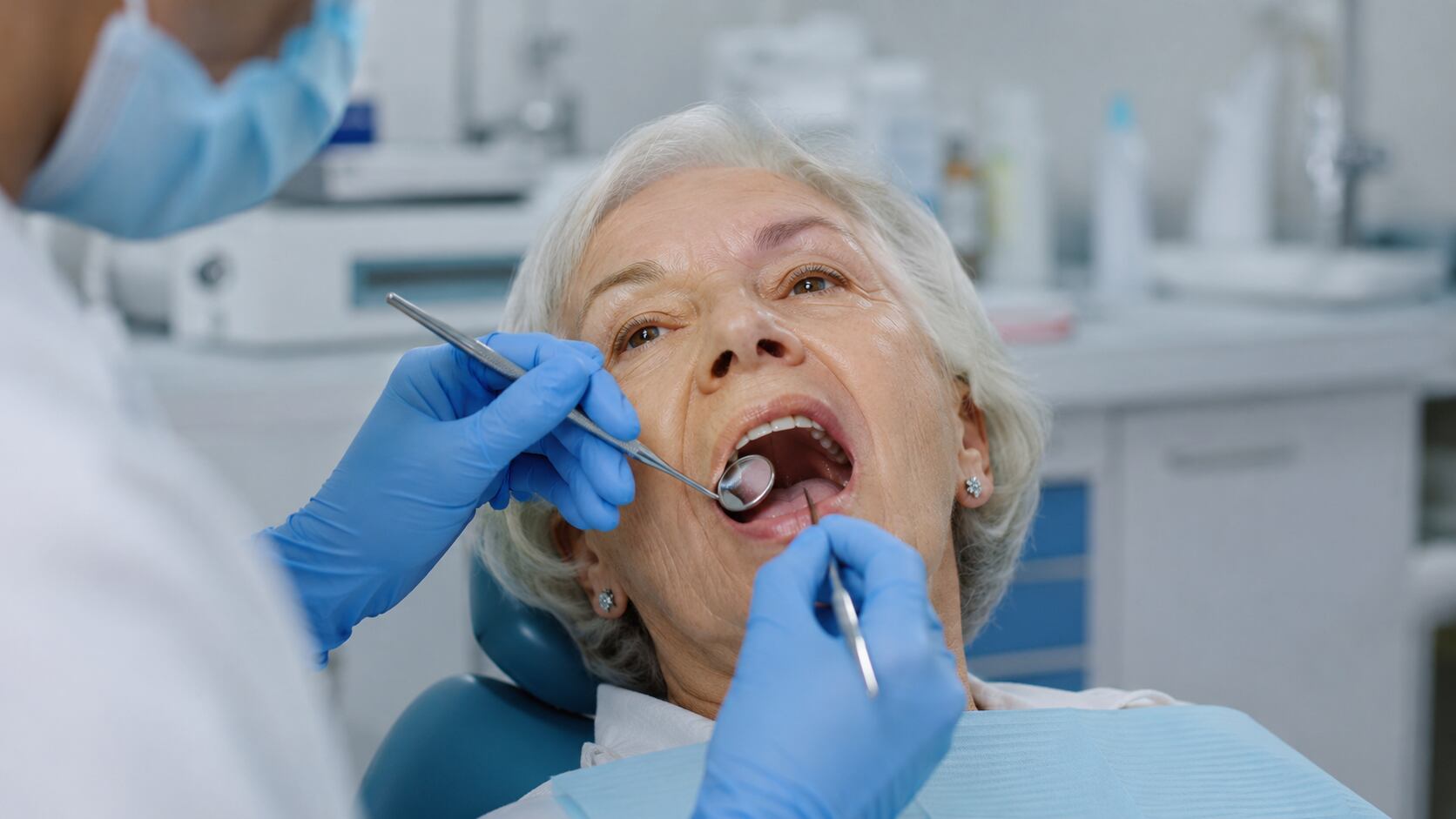 La cantidad de dientes ausentes y la presencia de caries surgieron como indicadores relevantes del riesgo de muerte prematura en personas de 75 años o más.