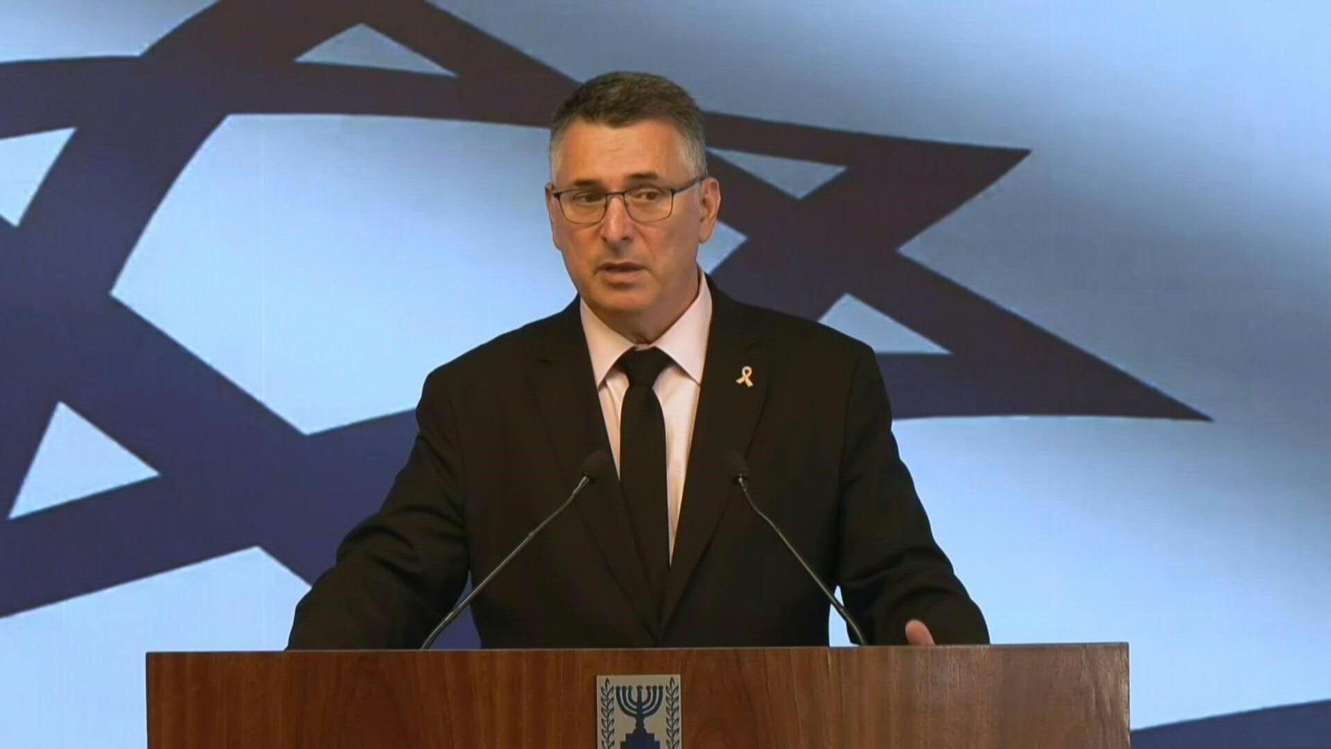 El ministro israelí Gideon Saar calificó de 'muy bajo' el número de detenciones en Ámsterdam tras los disturbios en un clima de aumento de actos antisemitas y antiisraelíes desde la guerra en Gaza hace un año. Imagen: Captura de pantalla AFP.