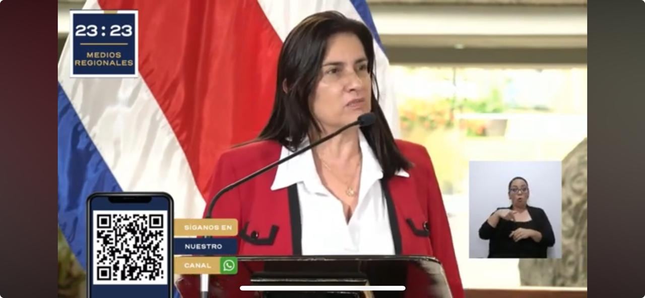 Marta Esquivel Rodríguez, presidenta ejecutiva de la CCSS. Conferencia de prensa Consejo de Gobierno. Miércoles 19 de junio, 2024. Se refiere a formación de médicos especialistas.