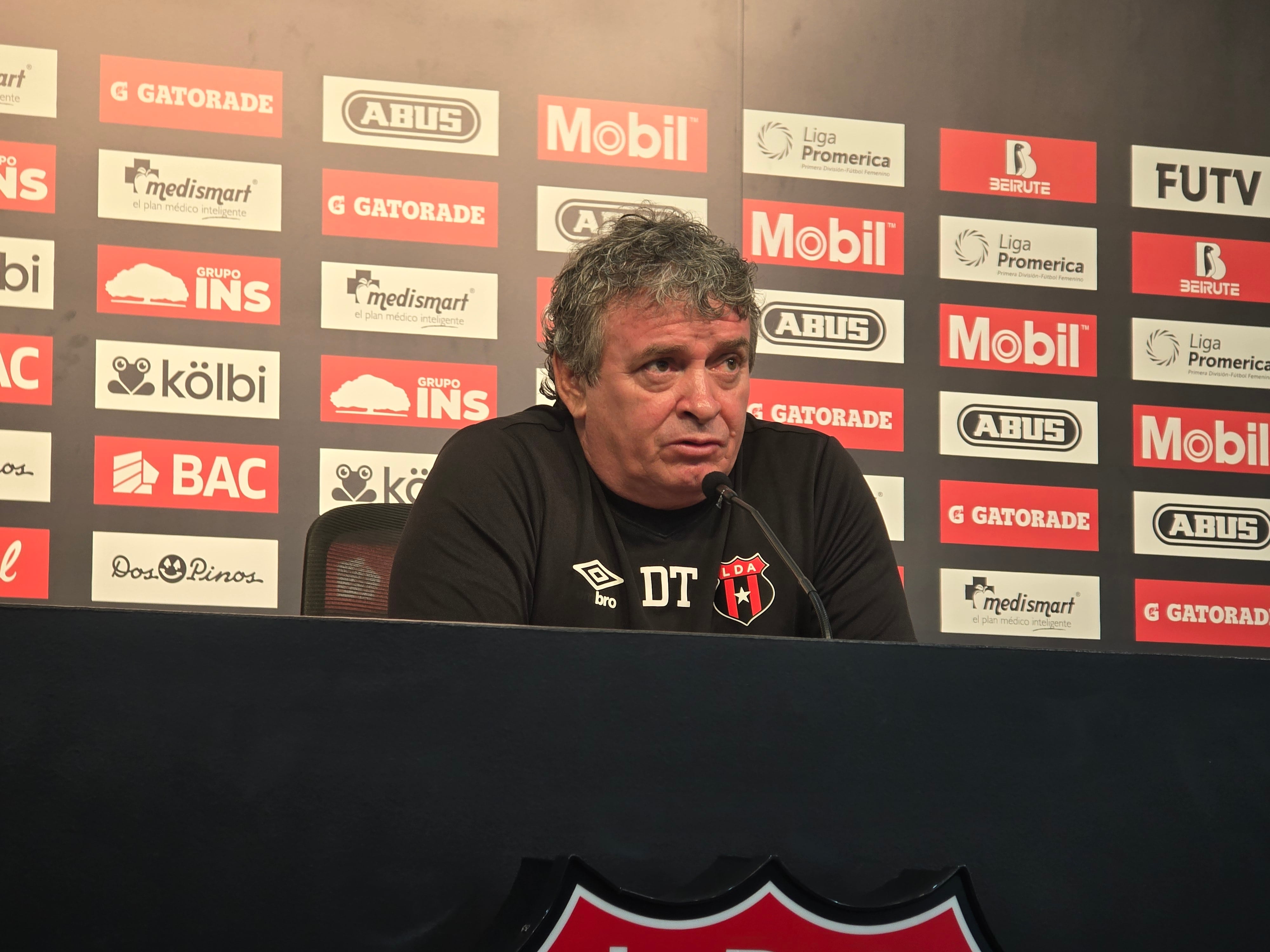 Óscar Ramírez respondió múltiples consultas sobre el caso de indisciplina de Alejandro Bran y Kenneth Vargas.