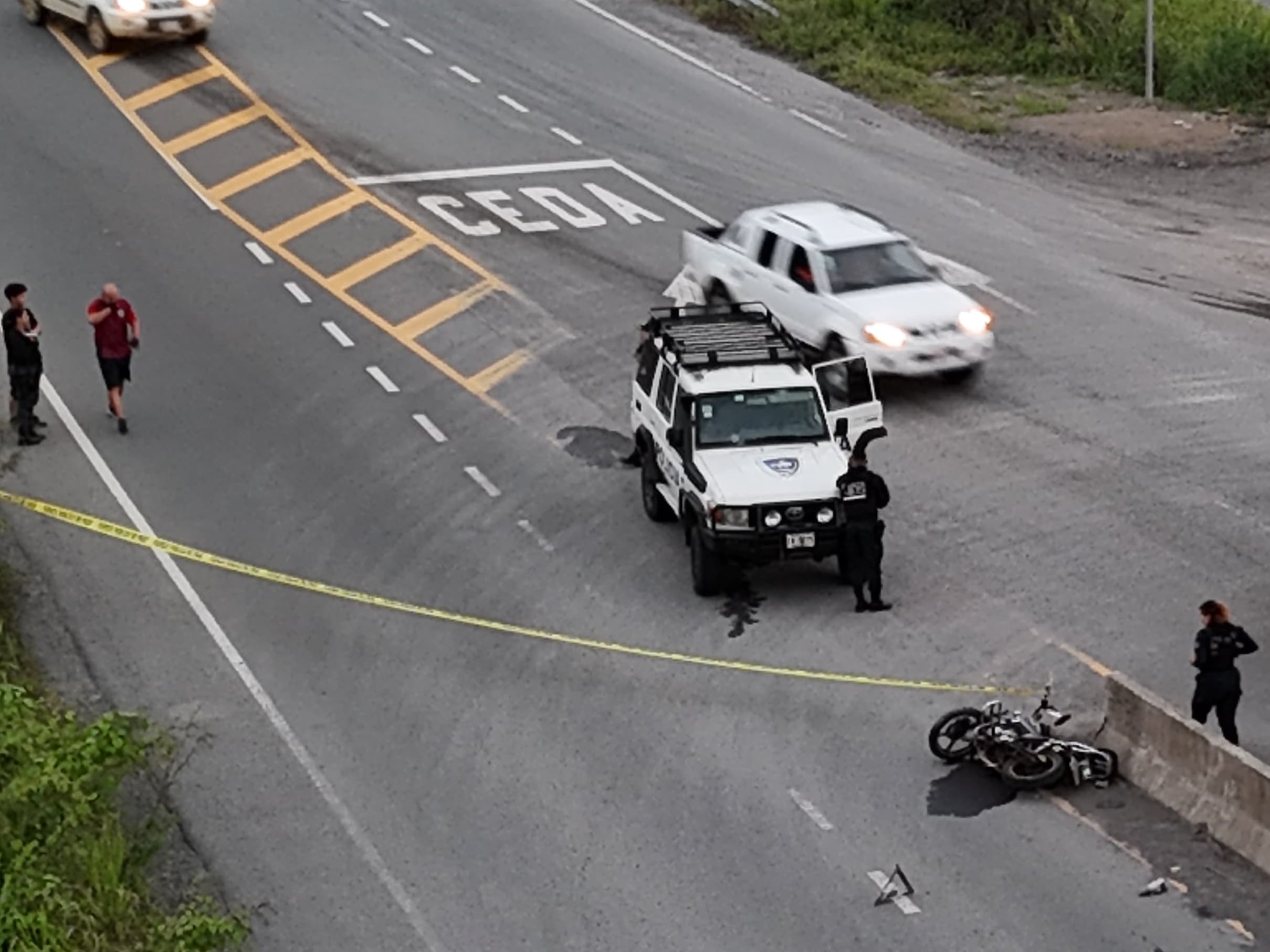 Tras el accidente, la vía entre Sarapiquí y Guápiles fue cerrada temporalmente.