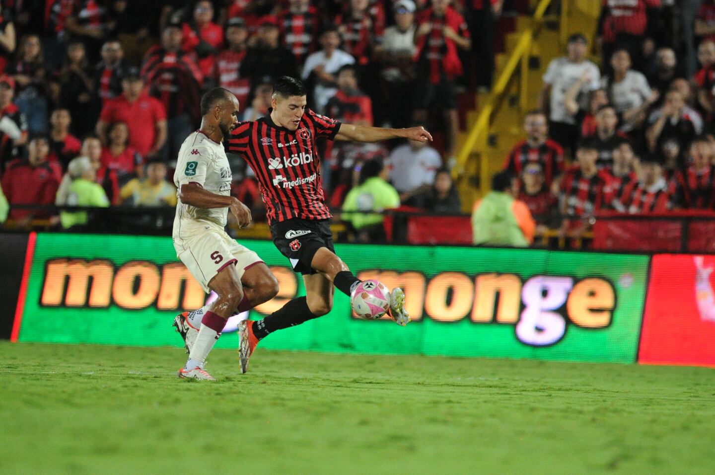 Estos datos hay que verlos: así le va a Alajuelense en casa ante Saprissa y Puntarenas, y de visita contra Liberia