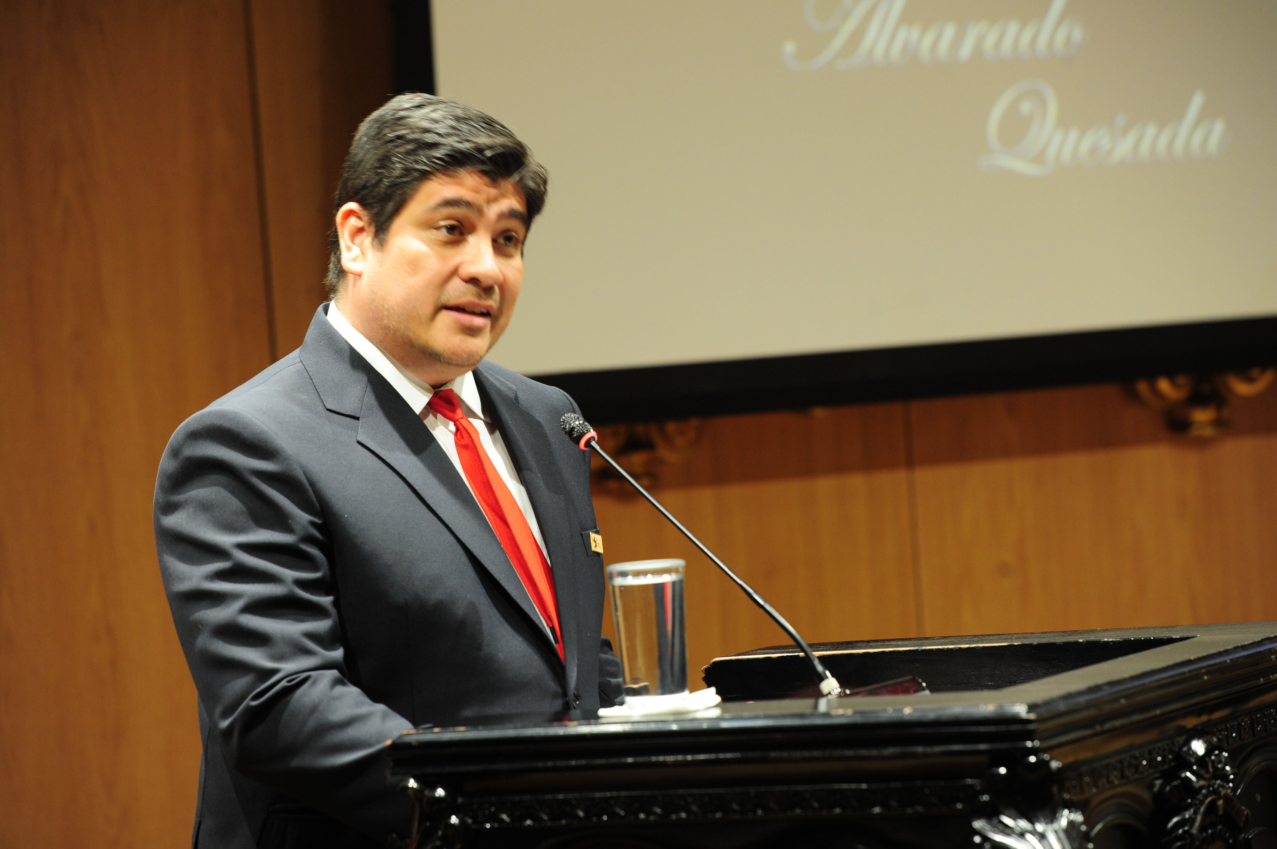 develación del retrato del expresidente Carlos Alvarado Quesada.