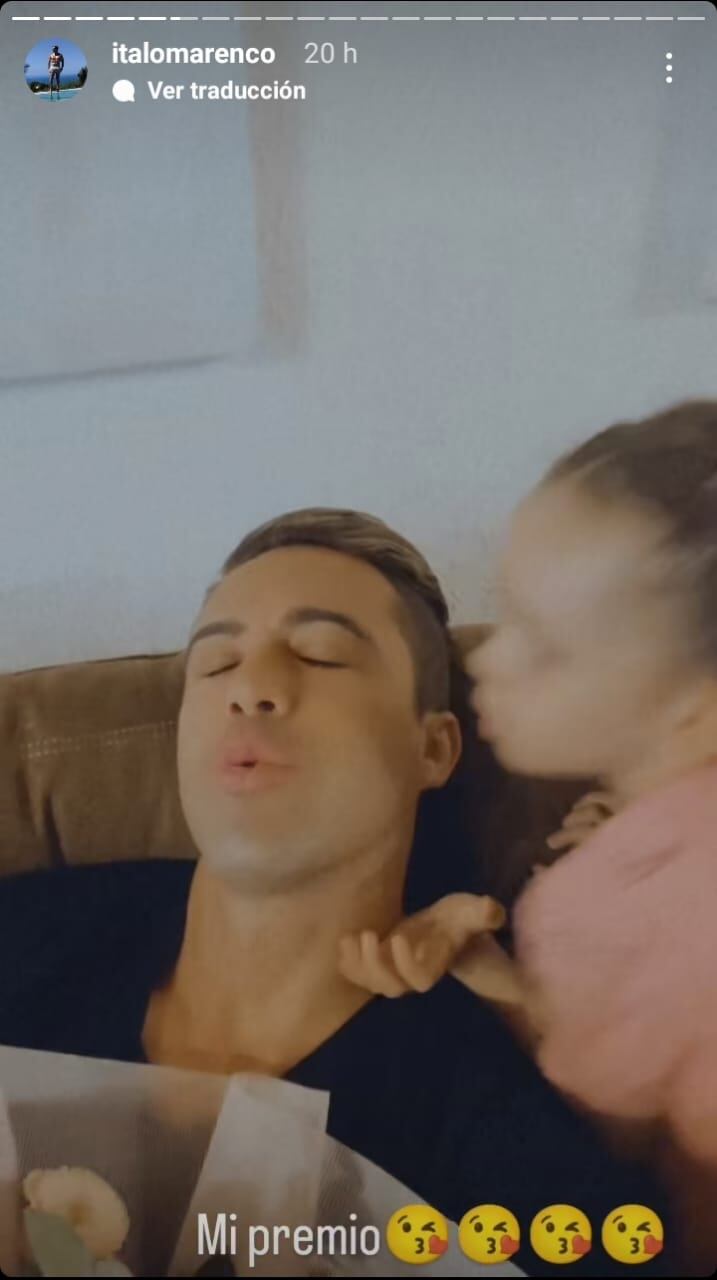 Carismático presentador le regaló flores a su hija, con la intención de enseñarle que un caballero puede tener un gesto sin otra intención