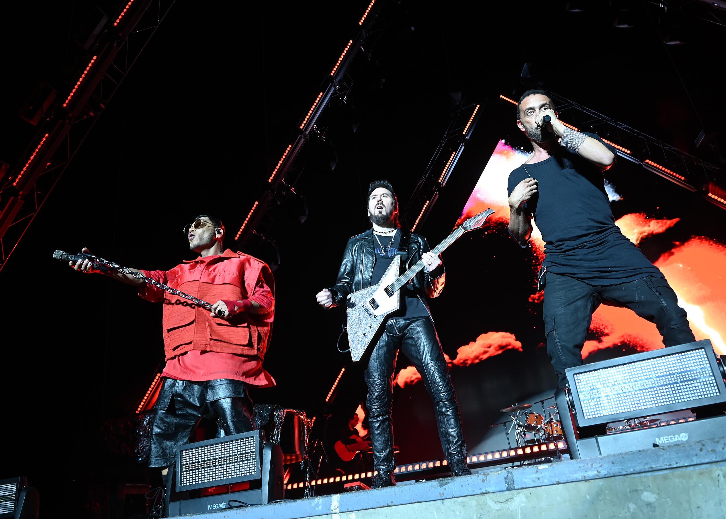 02 de marao del 2025. Parque Viva en la Guácima de Alajuela. Concierto de Camila, banda mexicana de pop rock formada en 2005 por Mario Domm, Samo y Pablo Hurtado . En la foto: Los músicos interpretaron sus canciones mas conocidas cuyo tema central es el amor y los y las presentes cantaron a viva voz las canciones de la banda. Foto: Albert Marín para La Nación.