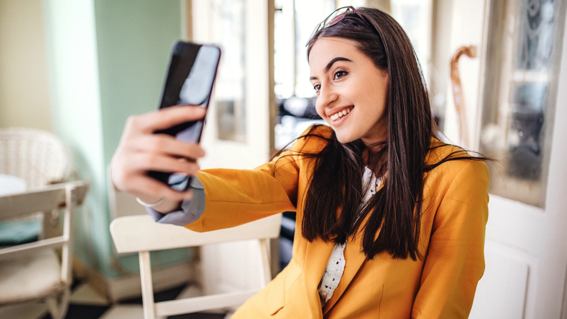 Cinco comandos con IA mostraron cómo mejorar retratos y paisajes con un prompt bien escrito. Vea los resultados y cómo hacerlo.