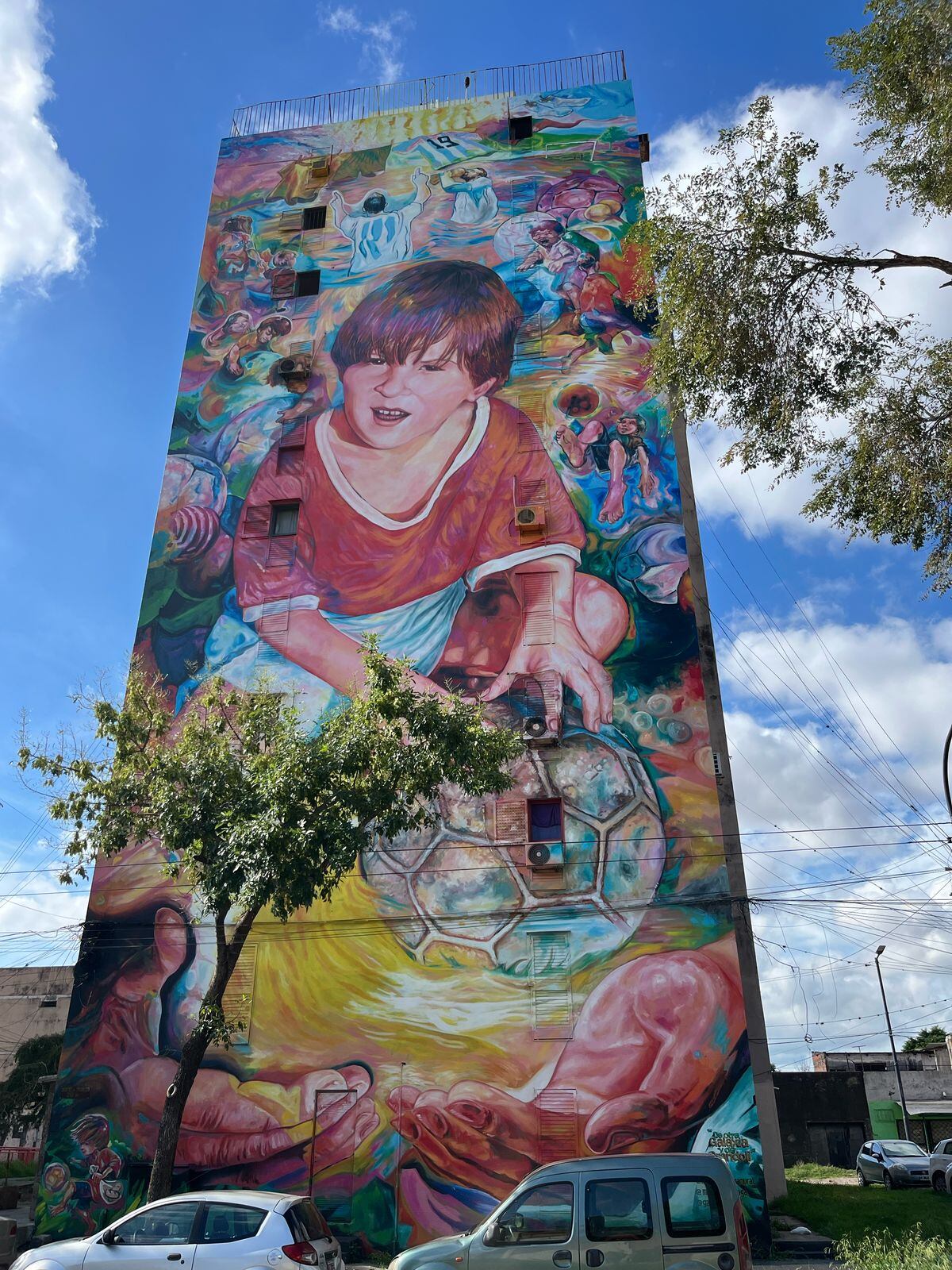 Lionel Messi es visto en todas sus etapas en la ciudad de Rosario, en esta imagen de niño cuando daba sus primeros pasos.
