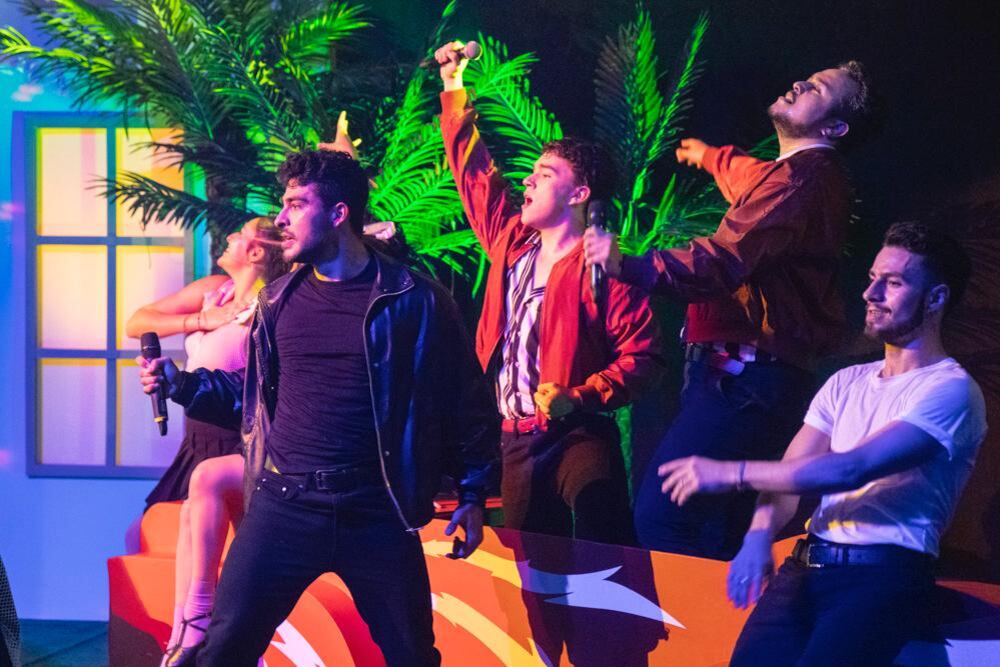 Julián Valverde ha participado en obras como 'Mi hijo sólo camina más lento', 'Los últimos cinco años' y 'Brillantina: Amor a todo gas'.