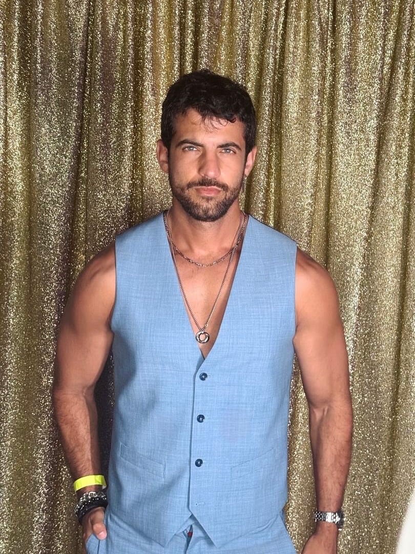 El actor español Cristian Gamero, conocido por producciones de Netflix como El Señor de los Cielos y Escupiré sobre sus tumbas, visitó Costa Rica durante la pasada época navideña.