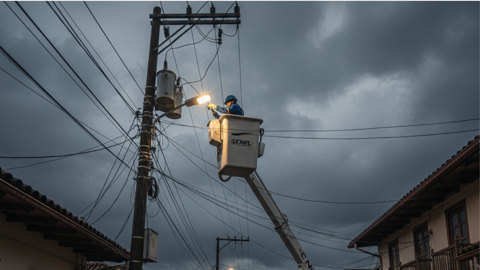 La CNFL suspenderá el servicio eléctrico este sábado 15 de noviembre en sectores de San Pedro y Lourdes por obras programadas.