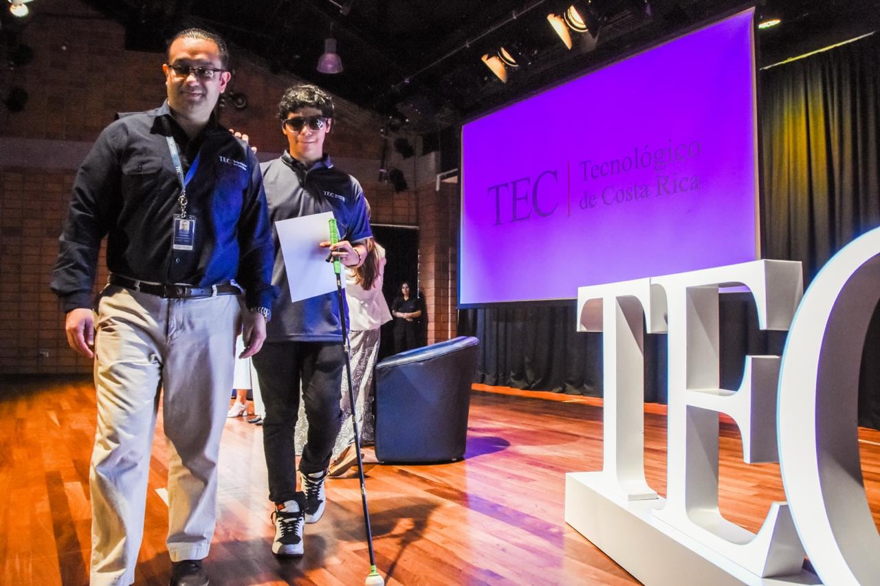 Justin Hernández Acuña cursa la carrera de Ingeniería en Seguridad Laboral e Higiene Ambiental en el TEC, su sueño es graduarse e integrarse al mercado laboral.