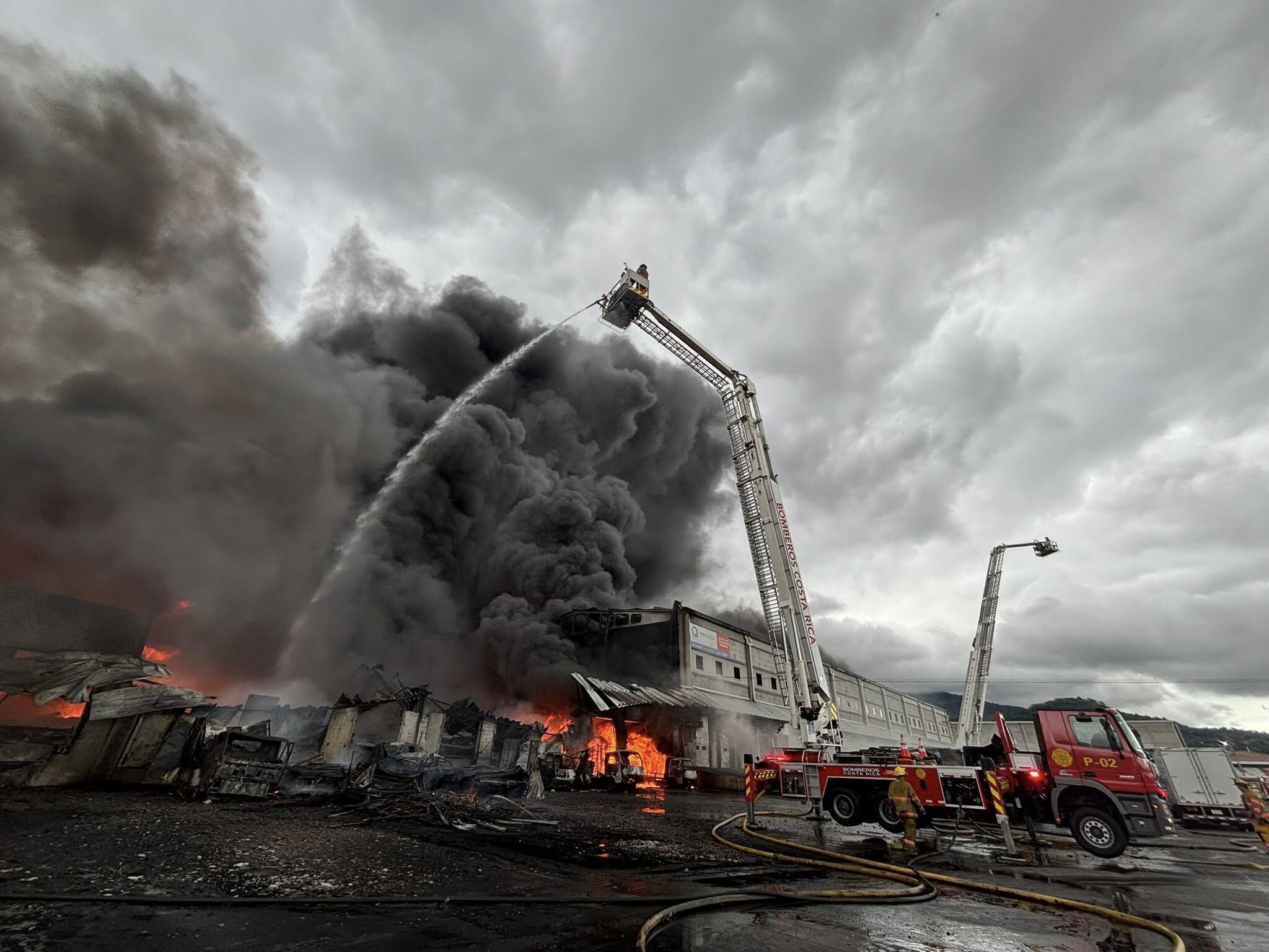 El trabajo de Bomberos se extendió por más de 28 horas.