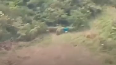 Hallazgo de avioneta camuflada entre vegetación dio pistas para el Caso Furtivo; se detuvo a hombre que intentó huir en un 4x4