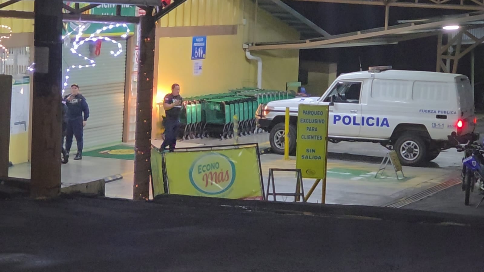 Un hombre de apellido Cambronero falleció dentro de un supermercado en Aguas Zarcas, San Carlos.