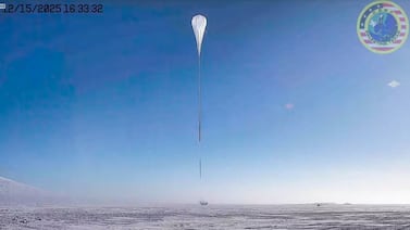 Un balón del tamaño de una cancha de fútbol sobrevoló la Antártida para explicar de qué está hecho el Universo