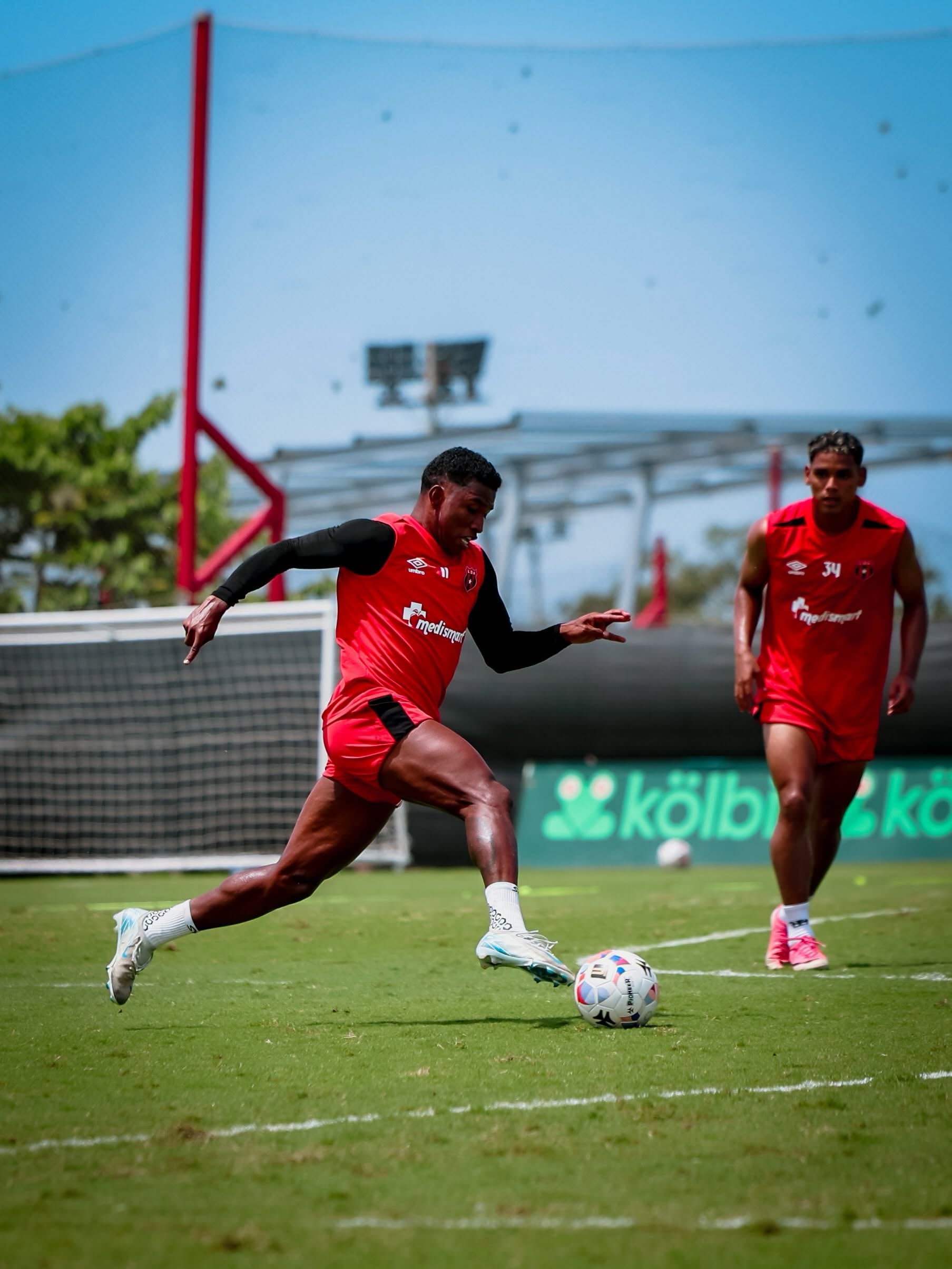 Liga Deportiva Alajuelense juega de visita contra Puntarenas FC este sábado 10 de octubre.
