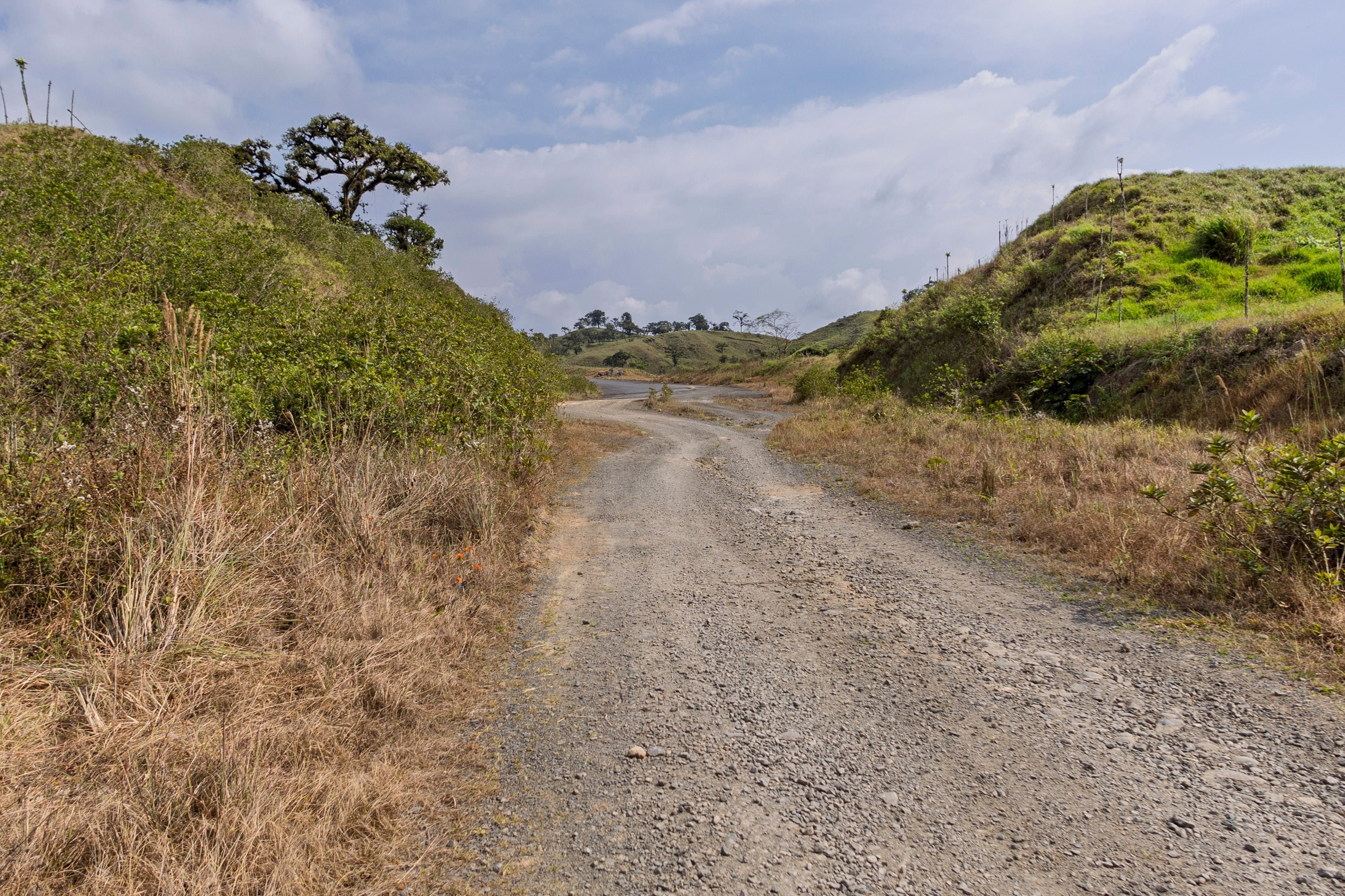 03/04/2025, Alajuela, San Carlos, estado actual de la Ruta Nacional 35 hacia San Carlos, que lleva varios años retrasada su construcción, y ahora el gobierno parece que va a reanudar las construcciones para terminar esta ruta.