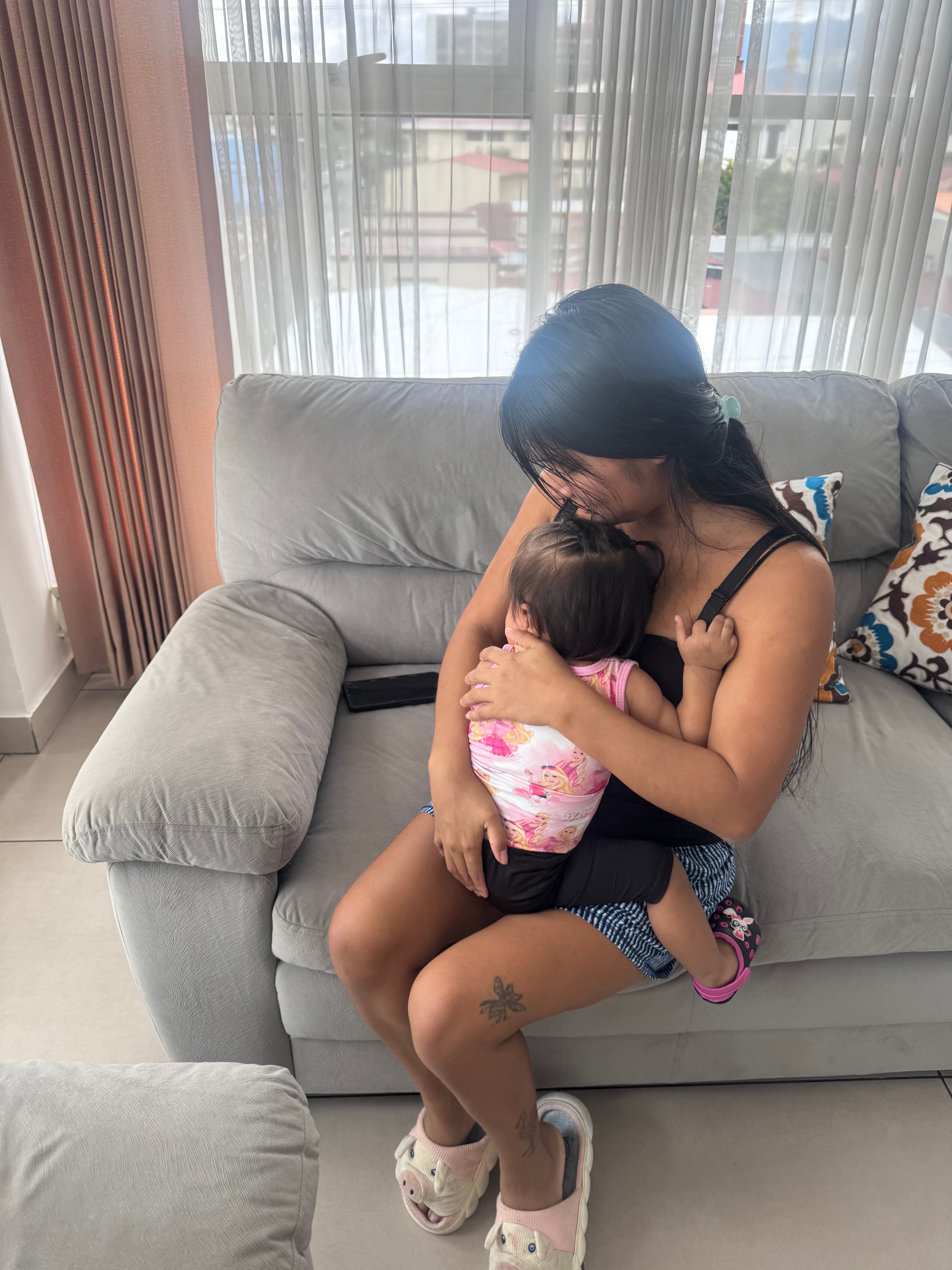 Maureen y su bebé Azeneth están hospedadas en la Casa Ronald McDonald, en barrio Don Bosco, mientras la pequeña se termina de recuperar de una cirugía de corazón.