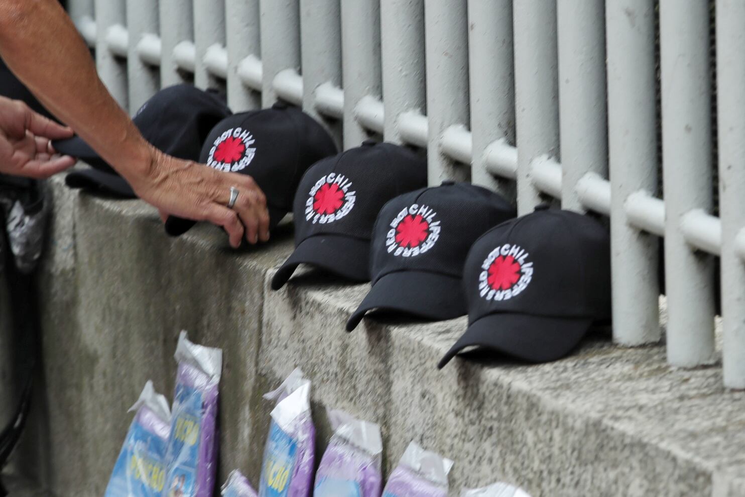 31/10/2023/ Recorrido mañanero previo al concierto de Red Hot Chili Peppers en el estadio Nacional / foto John Durán