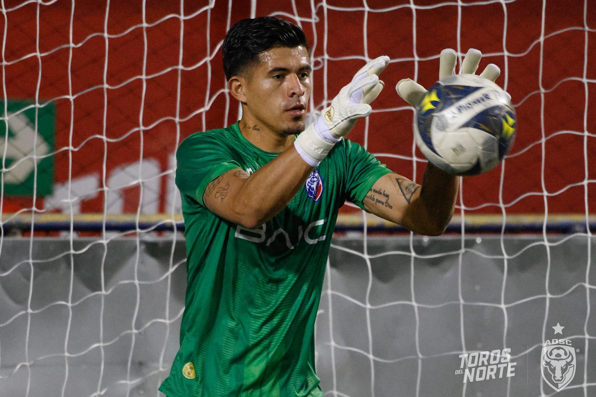 Mario González es el arquero titular de San Carlos y el portero de la selección de El Salvador.