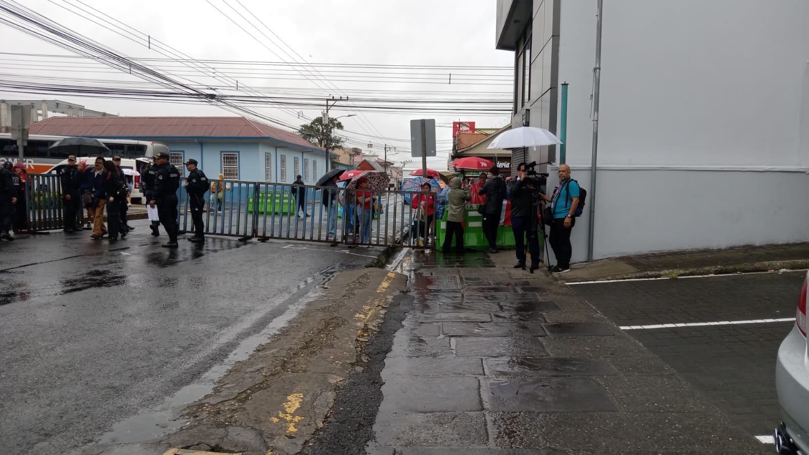 No dejan ingresar a los del APSE a las Ruinas de Cartago
