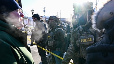 Agentes federales de inmigración matan a tiros a otra persona en Mineápolis