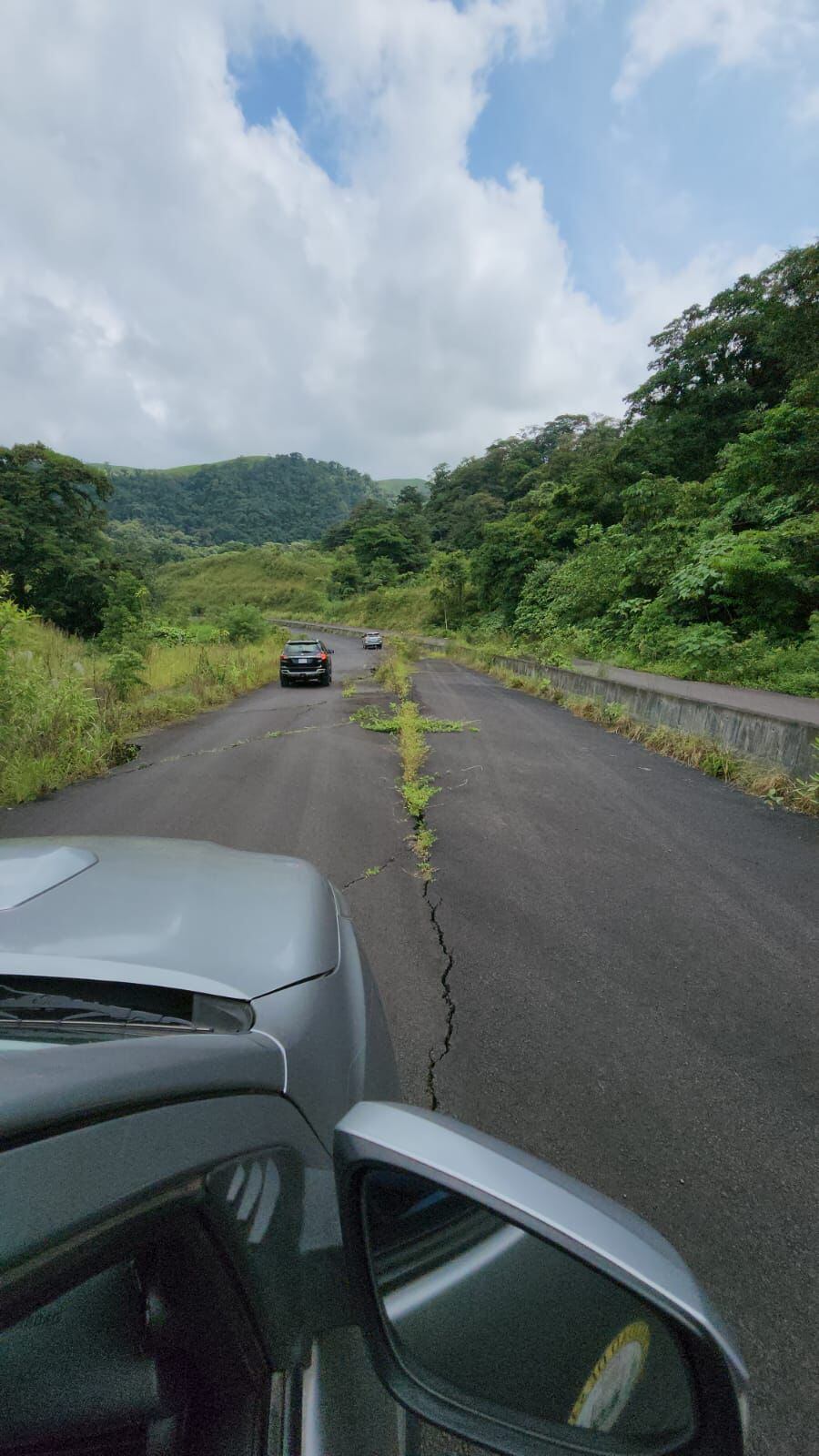 Varios tramos del trayecto entre Sifón y La Abundancia presentan grietas y daños en el pavimento. Foto: Asociación pro Carretera a San Carlos.