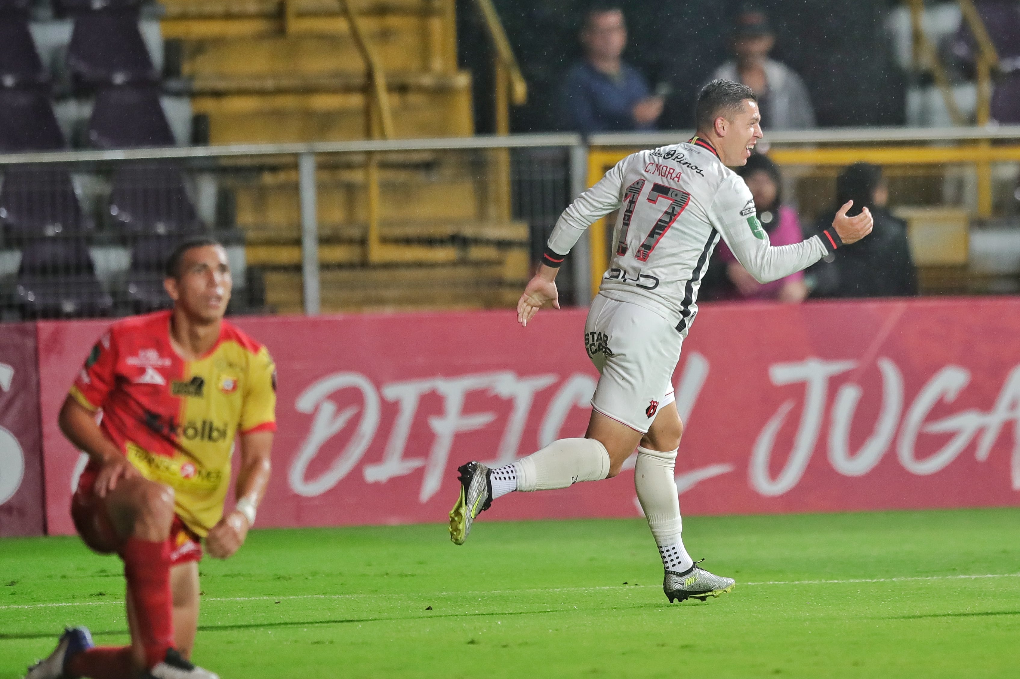 25/10/2023/ Juego entre el Club Sport Herediano vs Liga Deportiva Alajuelense por la copa centroamericana de CONCACAF en el estadio Ricardo Saprissa / Foto John Durán