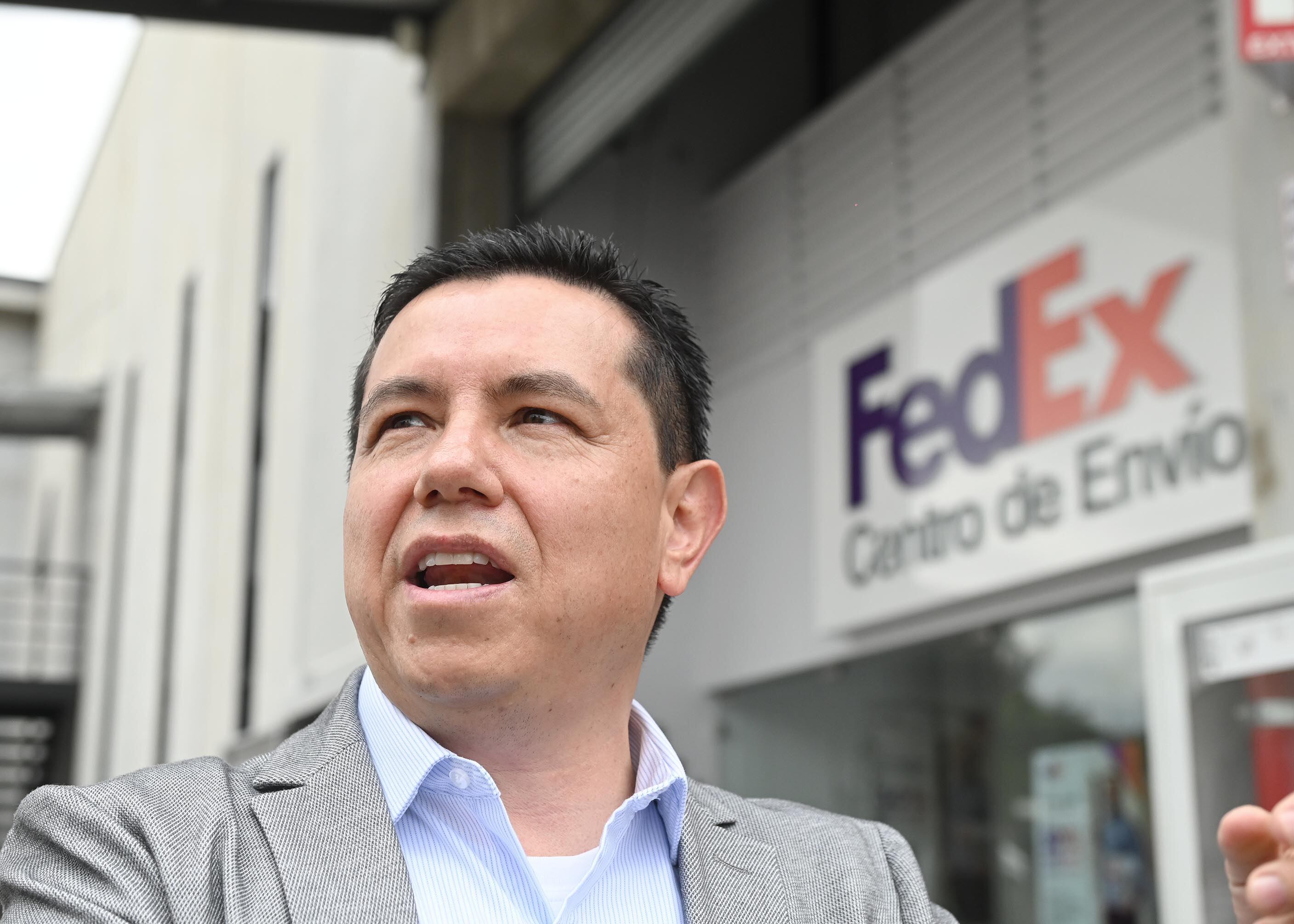 16 de octubre del 2025. Bodegas de FEDEX en Belén. Entrevista a Mauricio Barreto quién es el gerrente senior de Fedex en Costa Rica. Recorrido por algunas áreas del proceso de la compañia que cumple 25 años y está en notoria expansión debido al trasiego de dispositivos médicos. En la foto: Mauricio Barreto. Foto: Albert Marín.