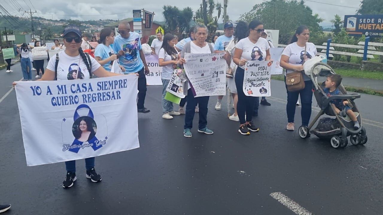 La estudiante Yuliana Ureña Quirós, de 19 años, cumplió este 21 de octubre un mes de haber muerto tras ser vilmente atacada por un depredador sexual. Foto: Edgar Chinchilla