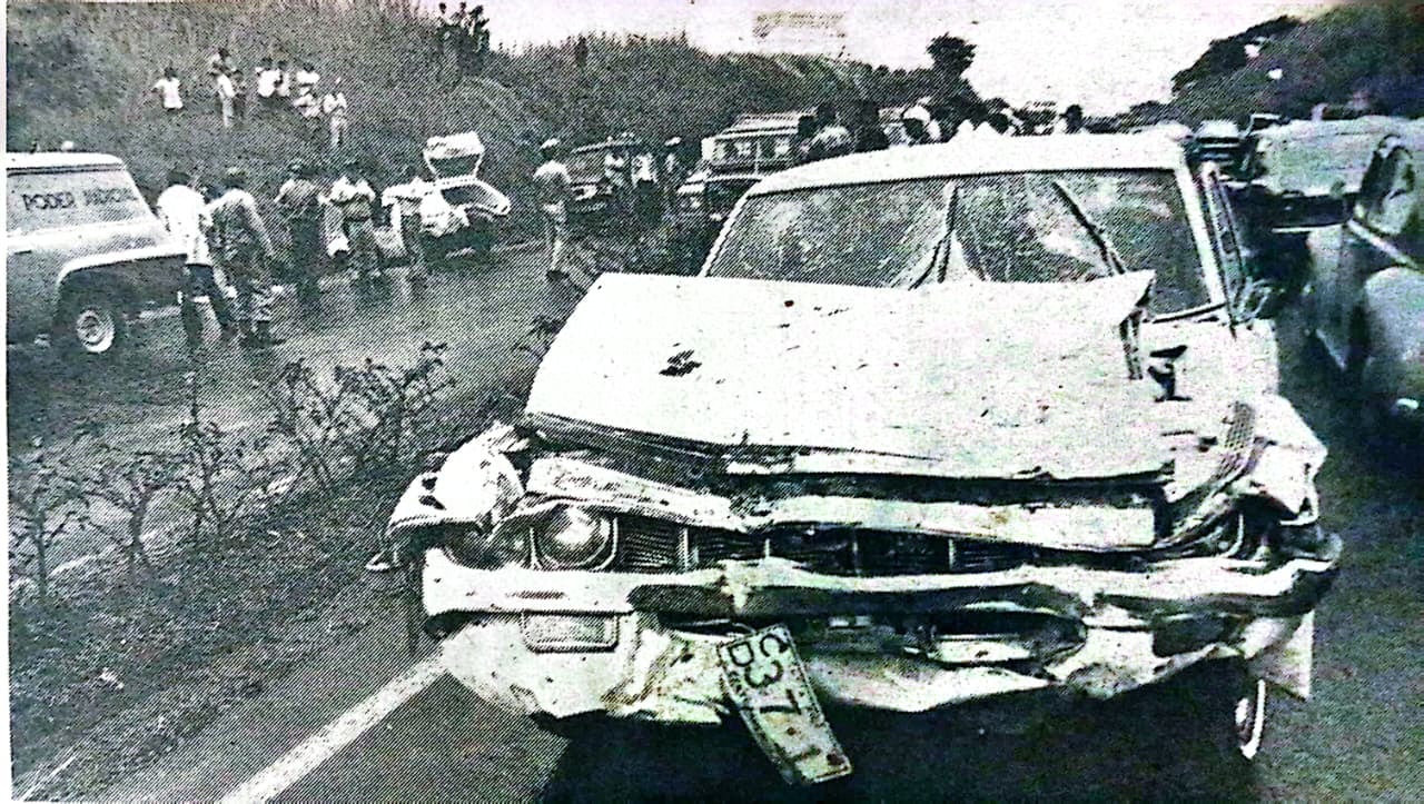 Este es el carro del encargado de Negocios de Corea, Hyung Lee. El coche resultó aplastado en un triple choque en la autopista General Cañas.