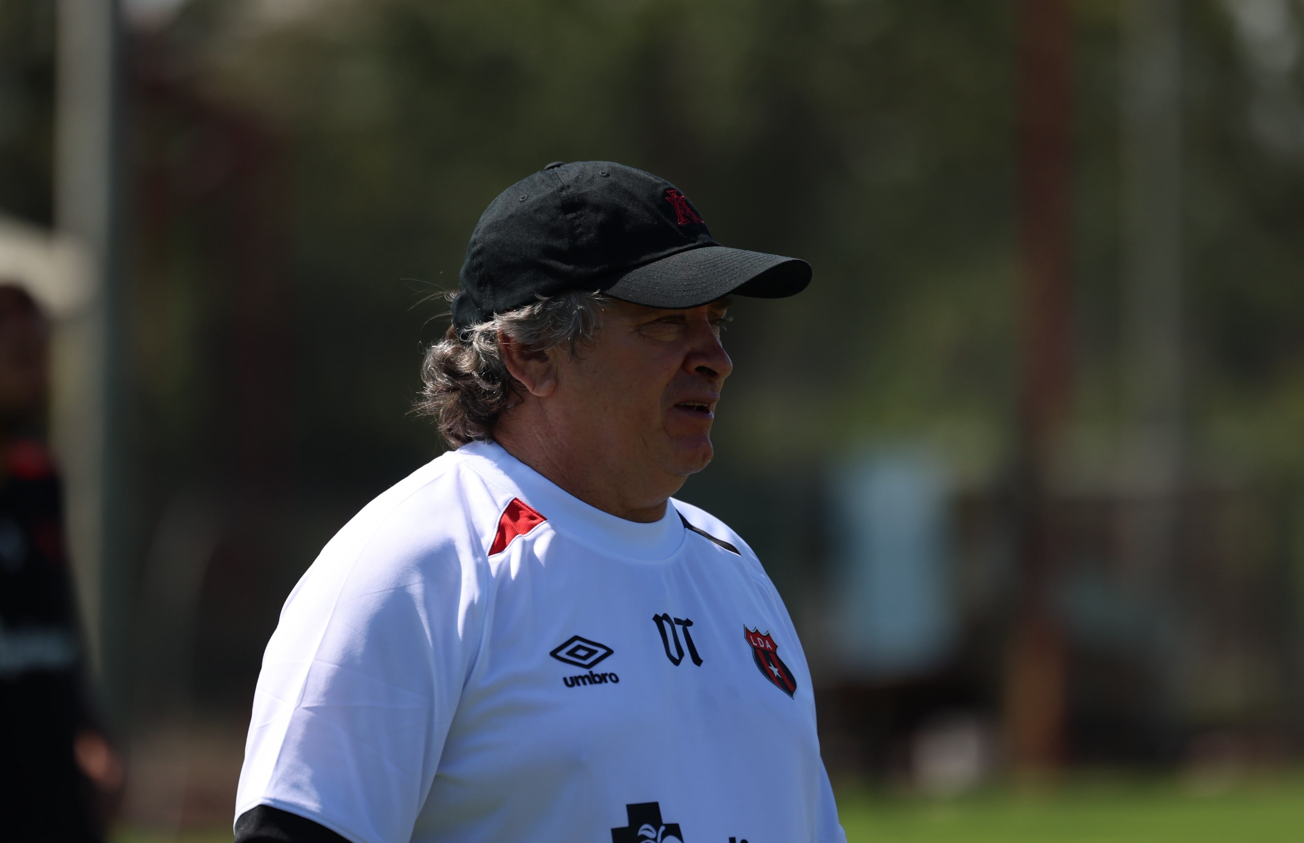Óscar Ramírez se puso otra vez la camisa de director técnico de Liga Deportiva Alajuelense.