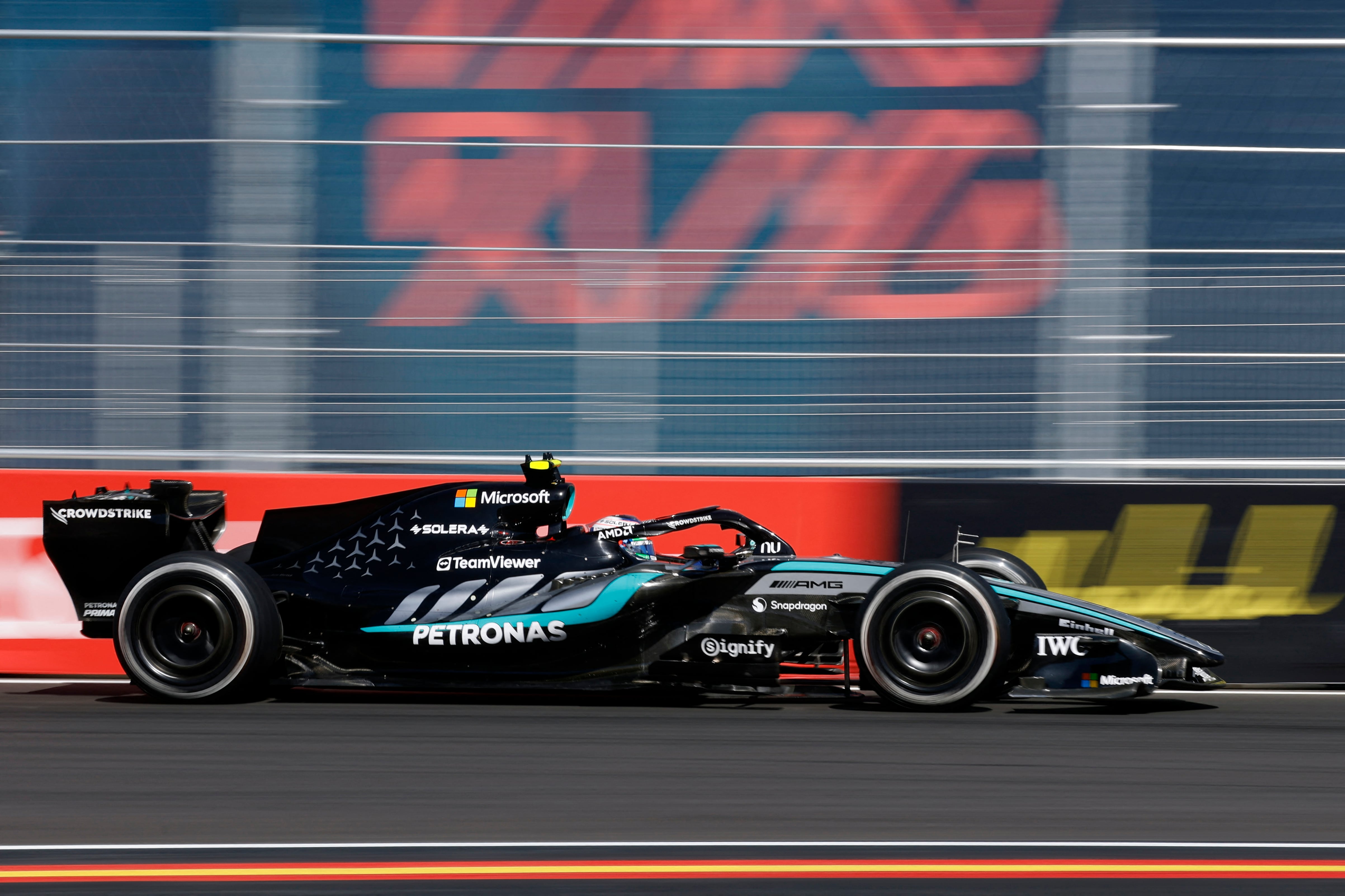 El italiano de Mercedes Kimi Antonelli dirige su vehículo en el Gran Premio de Madrid de Fórmula 1 en el nuevo circuito Madring.