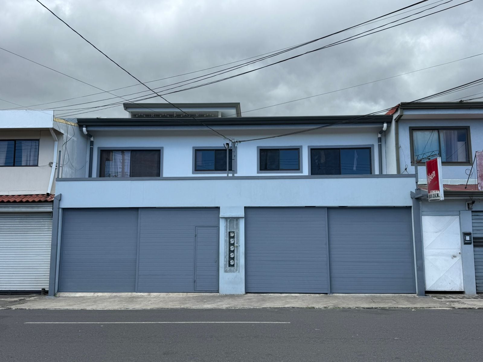 Rocío vivía junto a su hijo en la planta baja de este complejo habitacional en Hatillo.