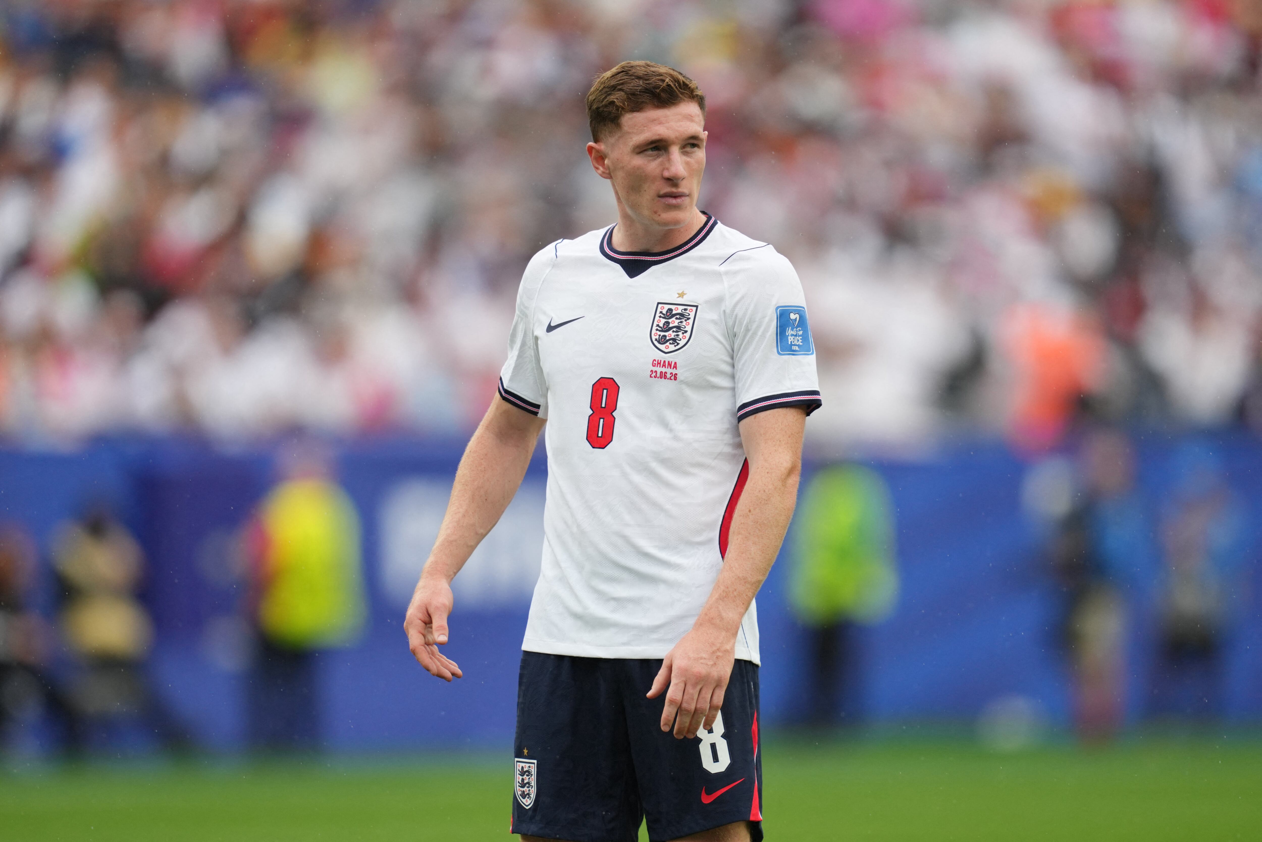 Elliot Anderson (Inglaterra) observa el partido del Grupo L de la Copa del Mundo de la FIFA 2026 entre Inglaterra y Ghana, disputado en el Boston Stadium de Boston (EE. UU.) el 23 de junio de 2026.