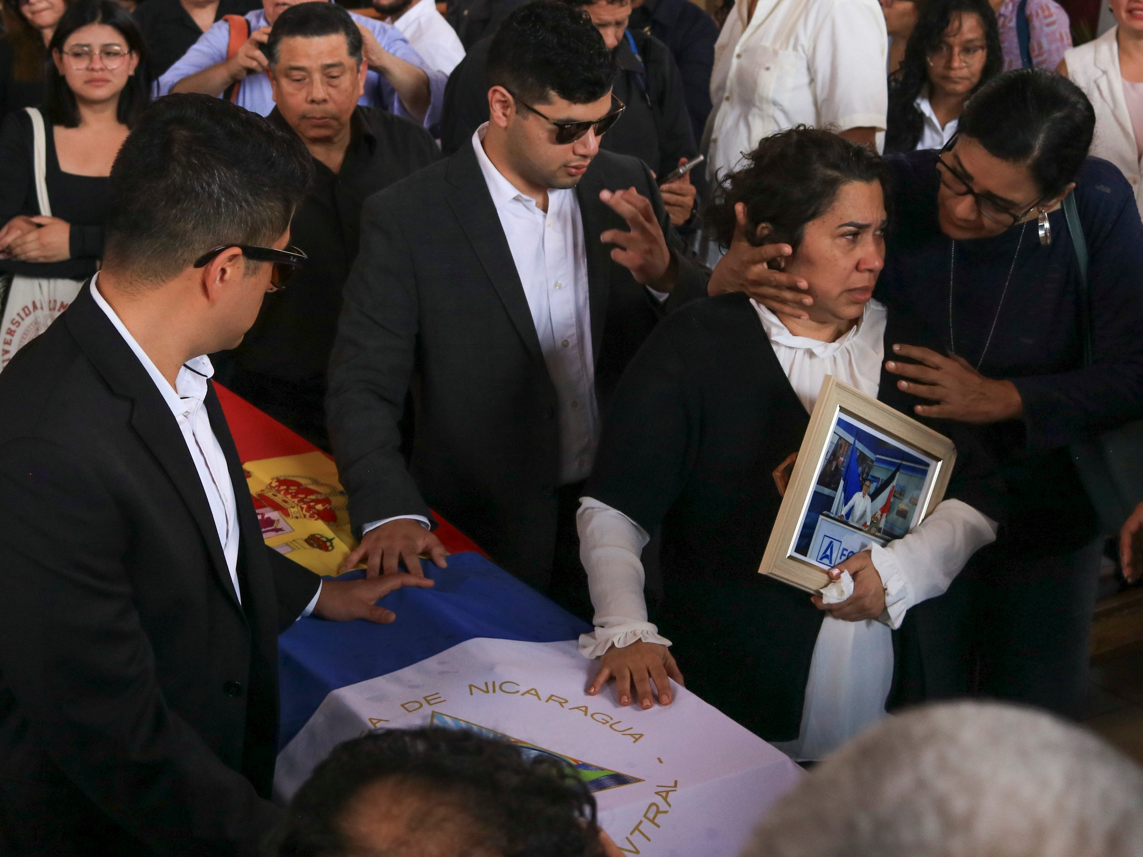 22 de junio 2025
San José, Iglesia de las Ánimas
Funeral del exmilitar nicaragüense Roberto Samcam quien vivió exiliado en Costa Rica desde 2018.
Fotografía: Jonathan Jiménez Flores