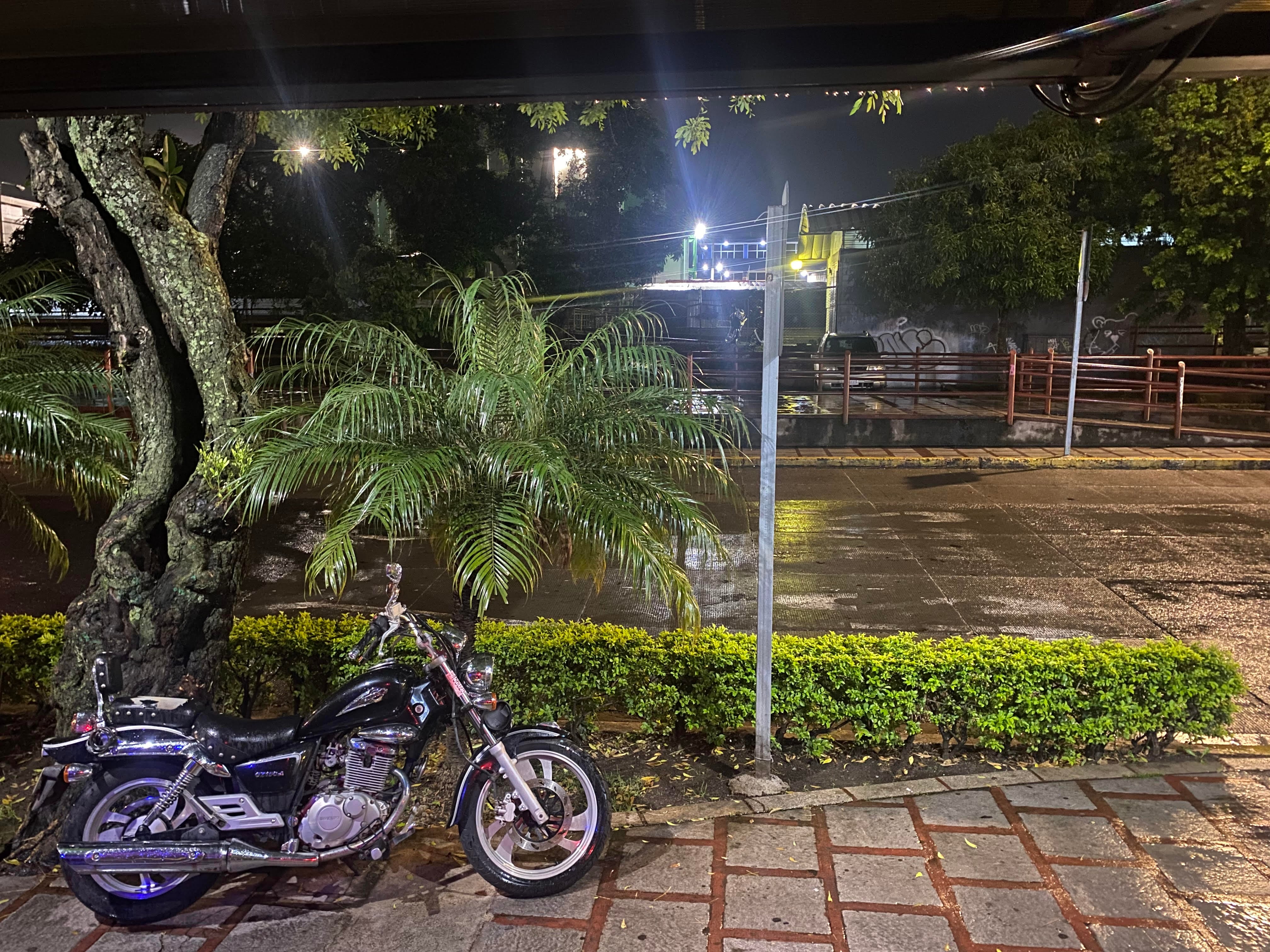 Algunas vistas de San José bajo la lluvia de junio. Foto: del autor.